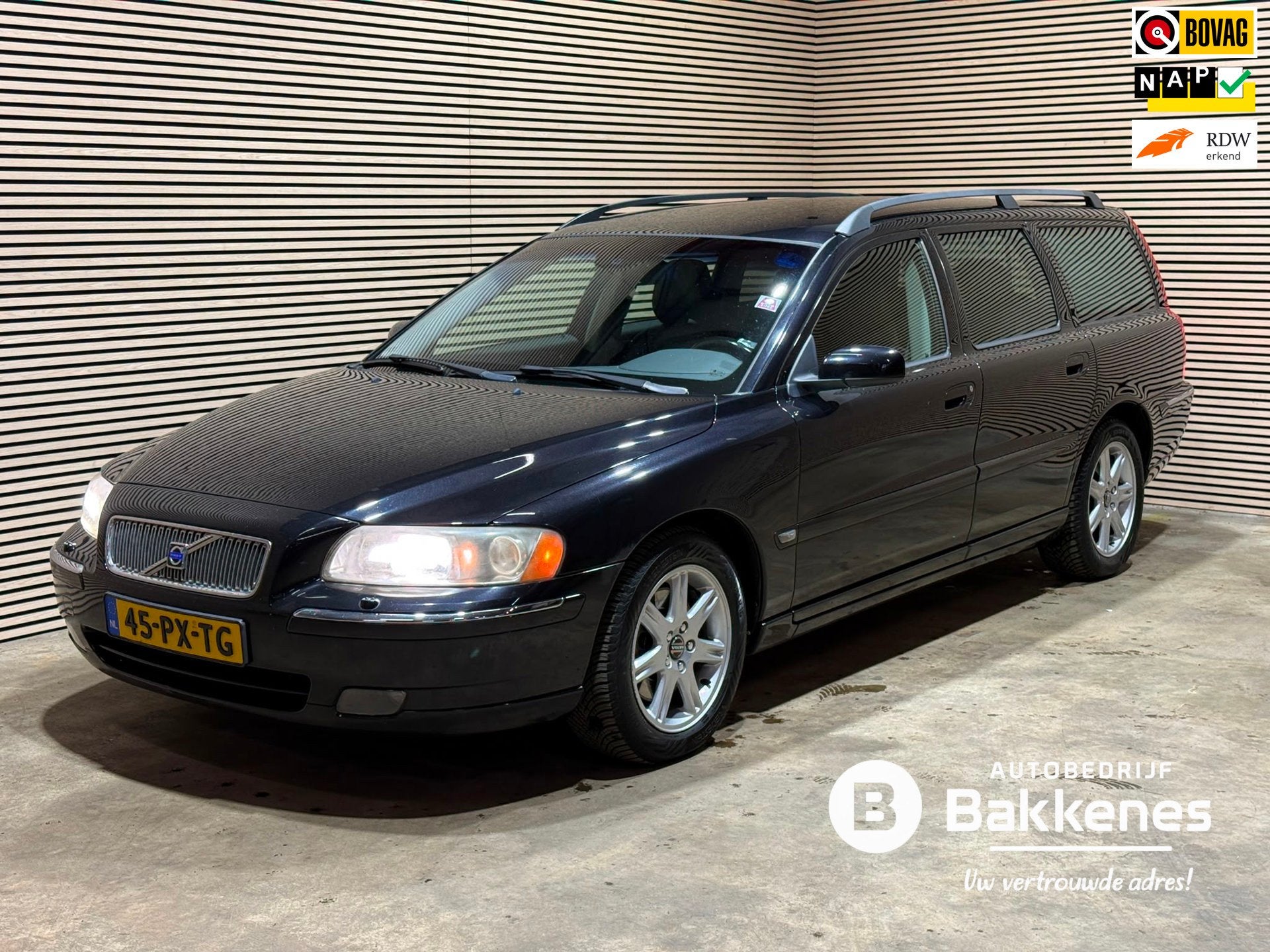 Volvo V70 2.5T Summum | Leder | Automaat | Trekhaak | Vol on, 1525 kg, Zwart, Euro 4, Onderhoudsboekje