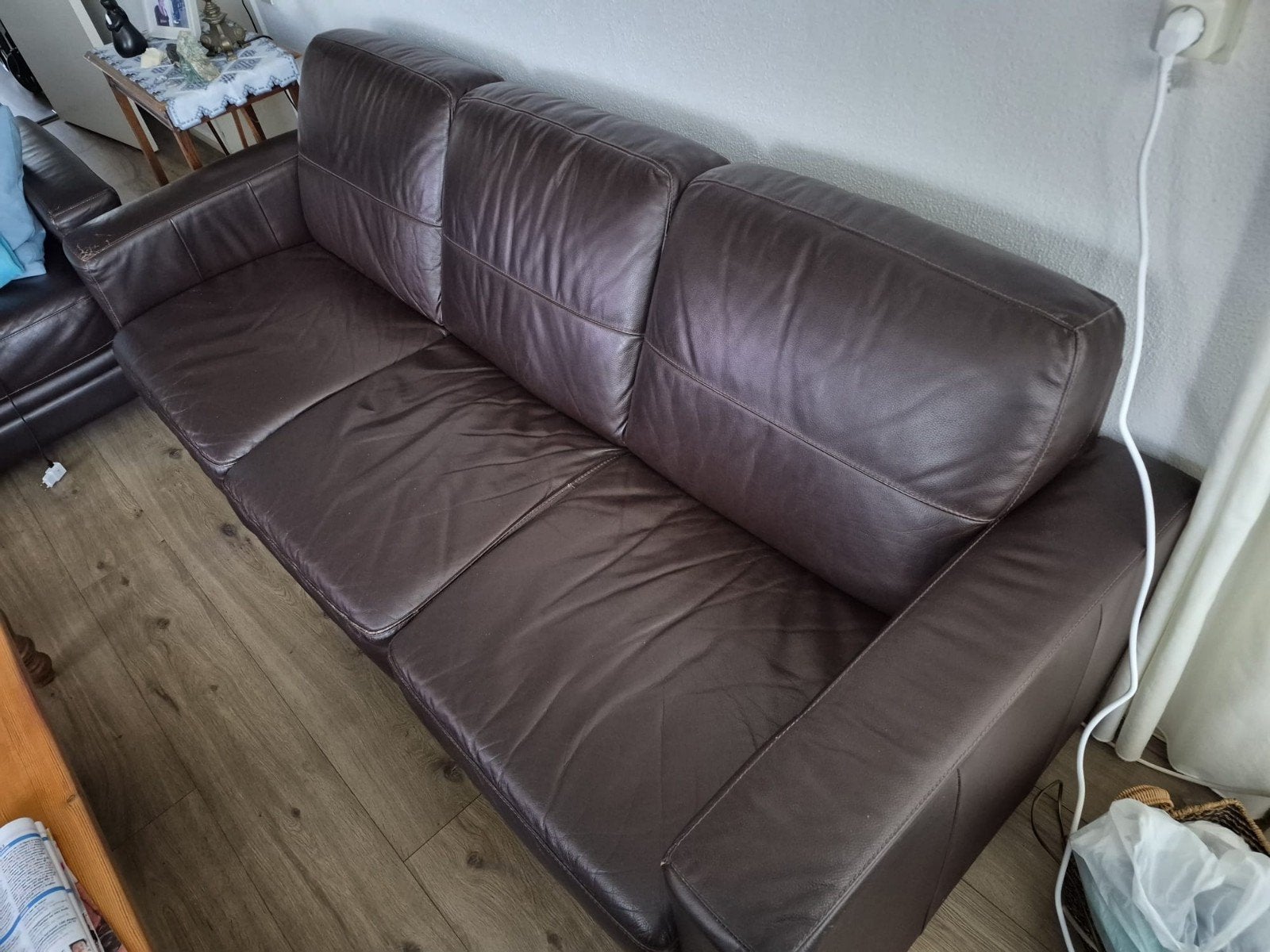 Gratis af te halen: een bruine 3-zitsbank van 220 cm lang.
​, Ophalen, Gebruikt, Driepersoons, 200 tot 250 cm