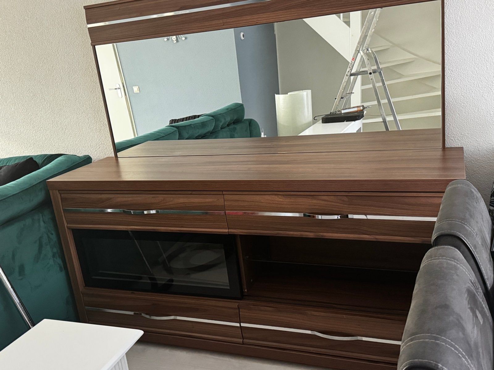 Modern dressoir met spiegel - Zo goed als nieuw, Ophalen, 150 tot 200 cm, Zo goed als nieuw, Met lade(s)