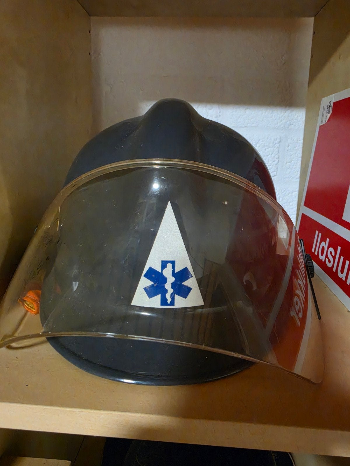 Brandweer Ambulance Helm First Due Phenix Model 1500 (Test), Ophalen of Verzenden, Landmacht, Nederland, Helm of Baret