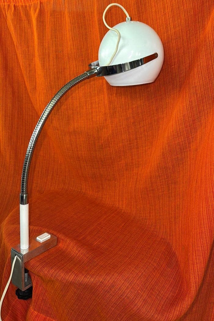 Vintage eyeball tafellamp met klem 70s wit metaal en chrome, Huis en Inrichting, Lampen | Tafellampen, Bureaulamp, Gebruikt, Vintage