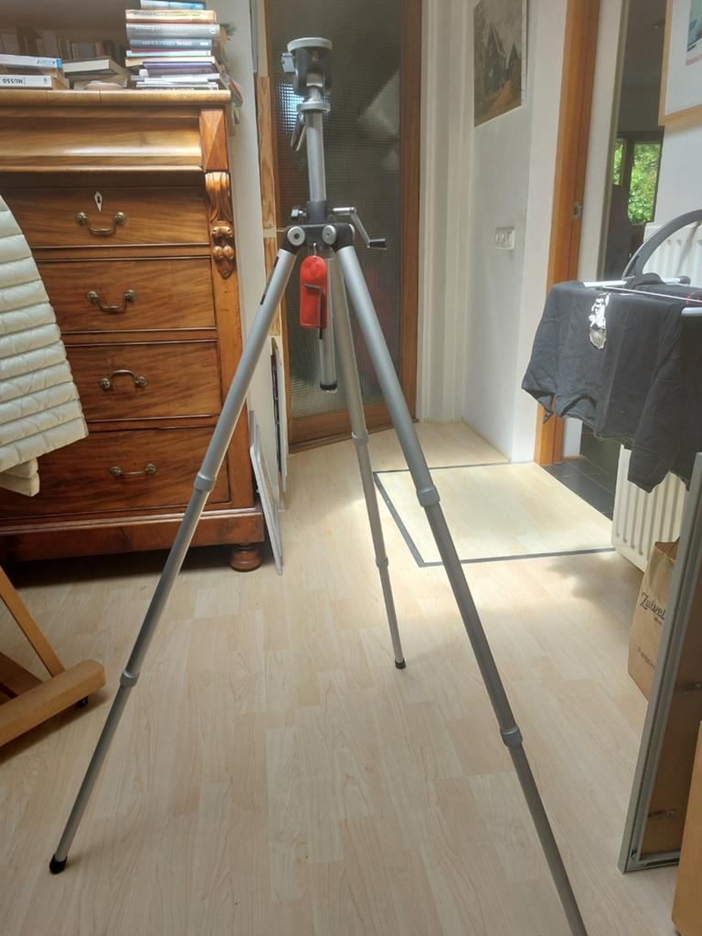 Statief voor foto en film camera., Audio, Tv en Foto, Ophalen of Verzenden, Zo goed als nieuw, Minder dan 150 cm, Driepoot