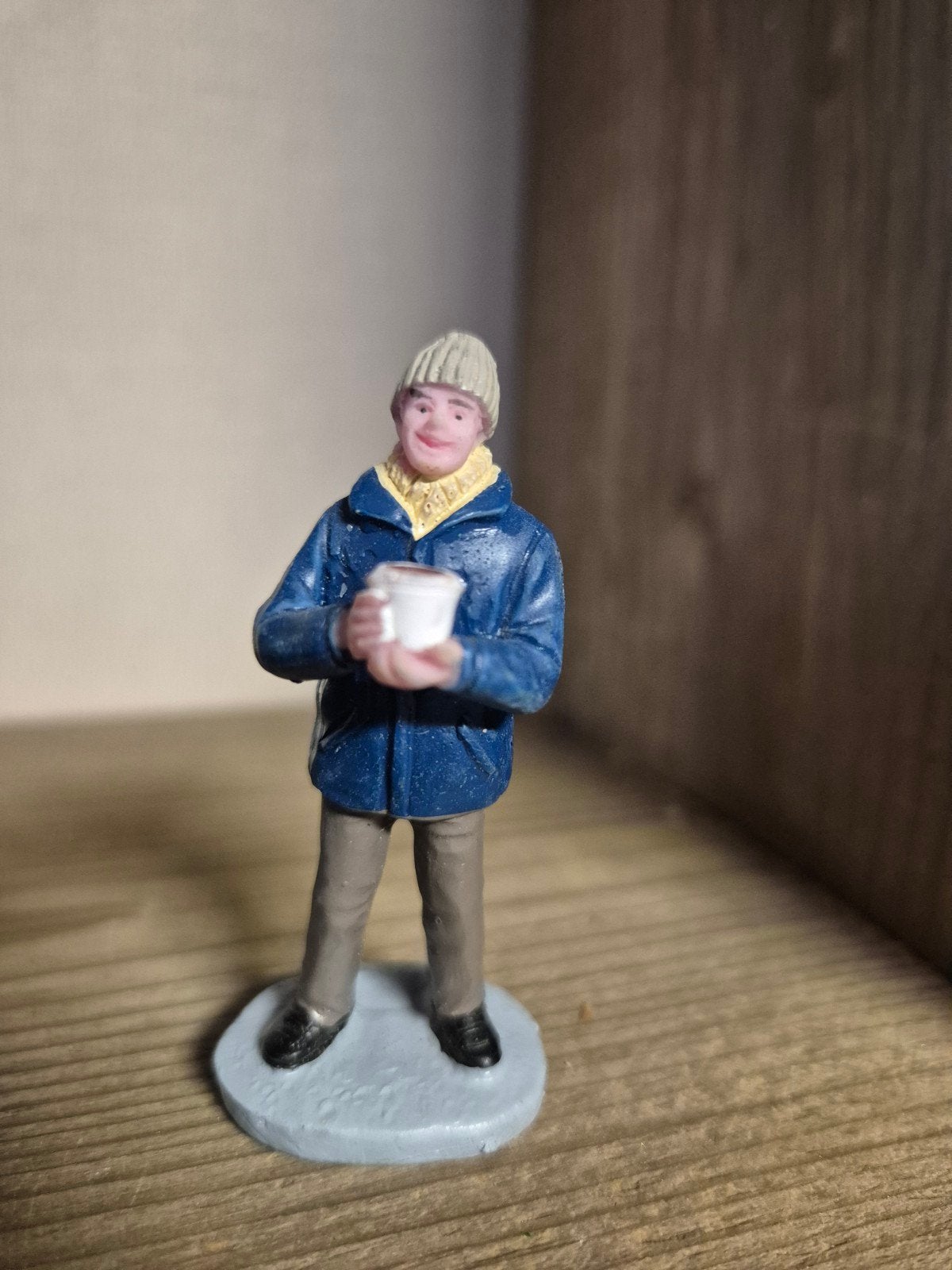 Lemax figuur 30 kerstdorp kersthuisjes, Diversen, Ophalen of Verzenden, Zo goed als nieuw