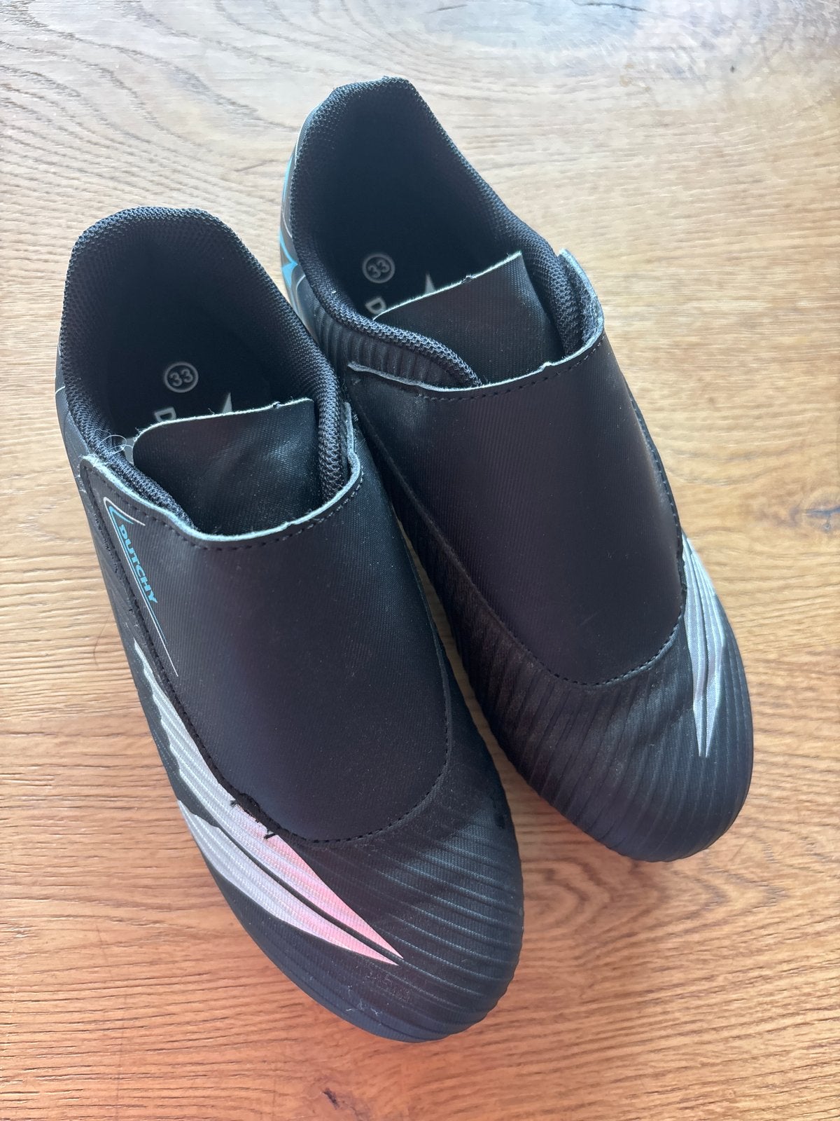 Voetbalschoenen maat 33 - Slechts één keer gebruikt!, Sport en Fitness, Ophalen, Zo goed als nieuw, Schoenen