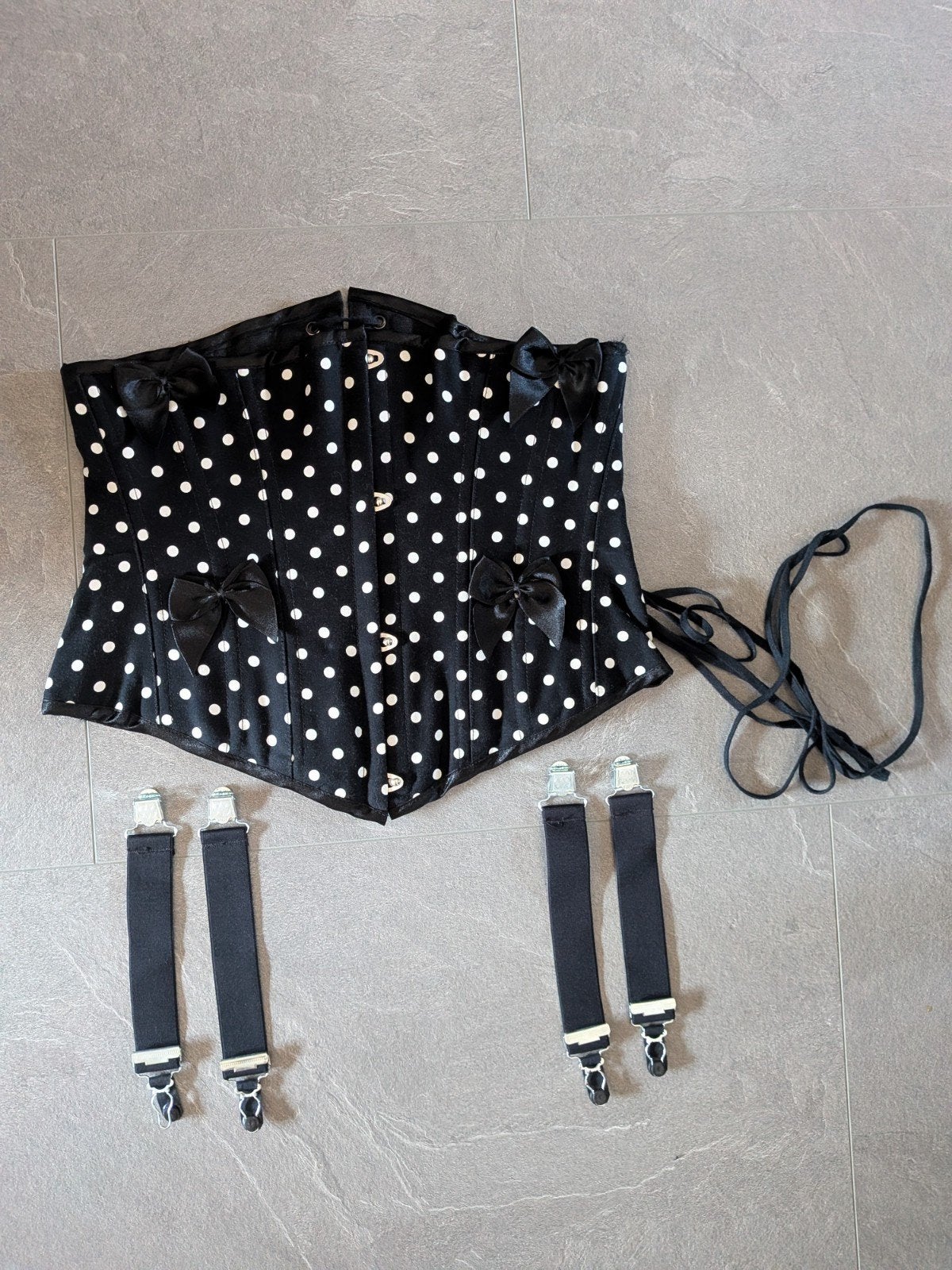 Polkadot Gothic 50's pin up corset 28 Inch/XL, Zwart, Maat 42/44 (L), Ophalen of Verzenden, Zo goed als nieuw