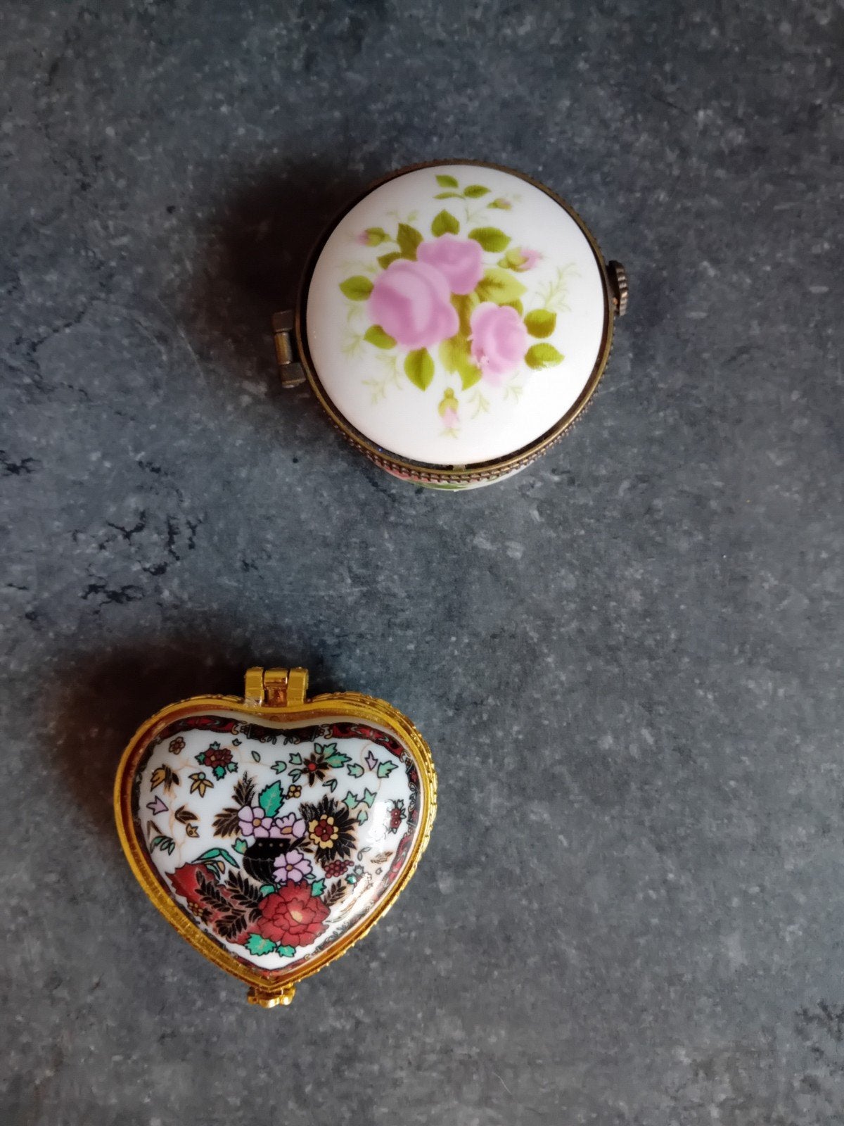 Twee Vintage Porseleinen Doosjes met Bloemenmotief, Ophalen of Verzenden