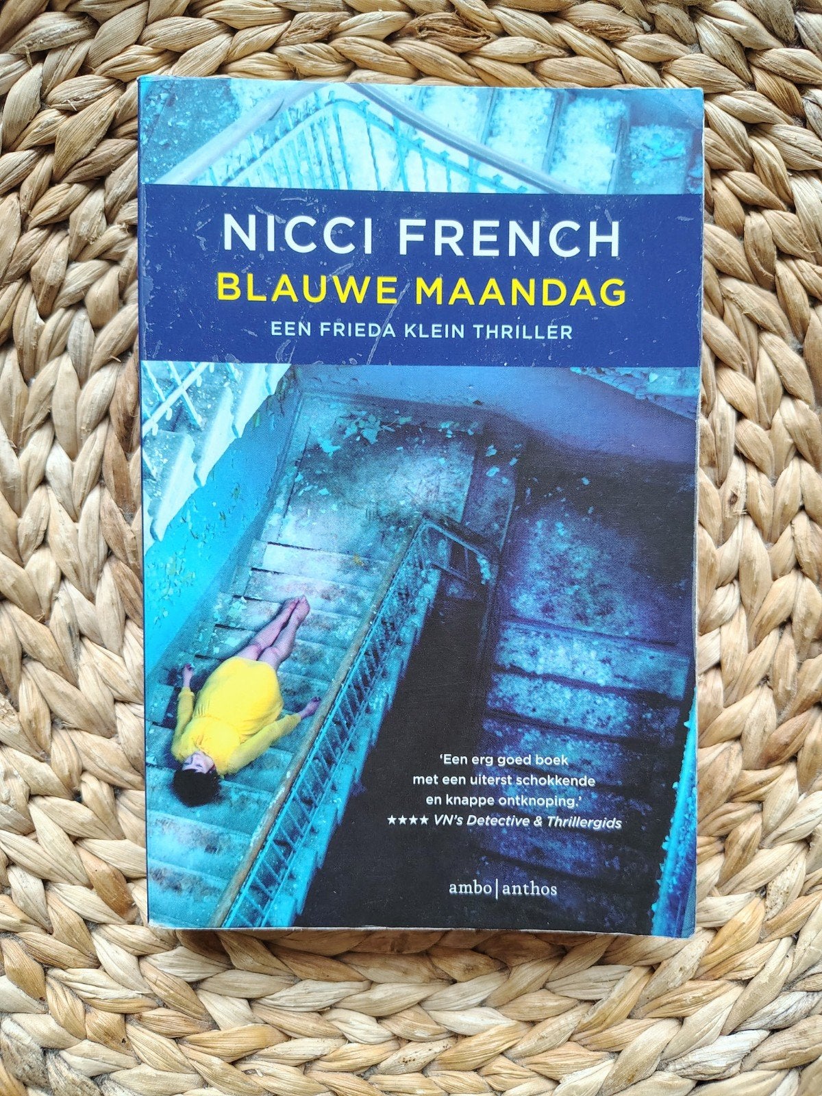 Nicci French - Blauwe maandag, Ophalen of Verzenden, Gelezen