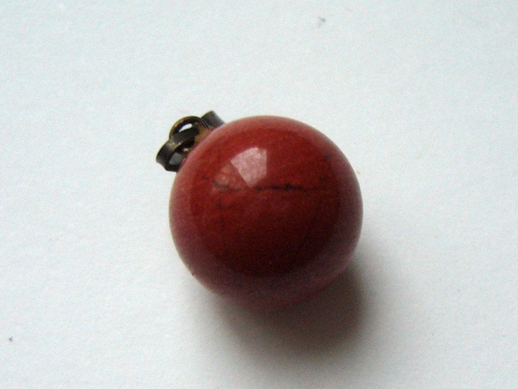 rode jaspis bol hanger edelsteen mineraal 1 hangertje, Ophalen of Verzenden, Zo goed als nieuw, Steen of Mineraal, Met edelsteen