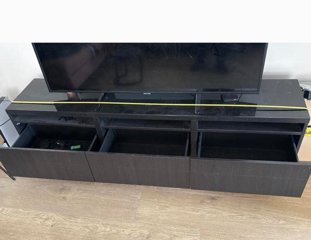 Zwart TV-meubel met opbergruimte + glas, Huis en Inrichting, Kasten | Televisiemeubels, Ophalen, Gebruikt, 100 tot 150 cm, Minder dan 100 cm