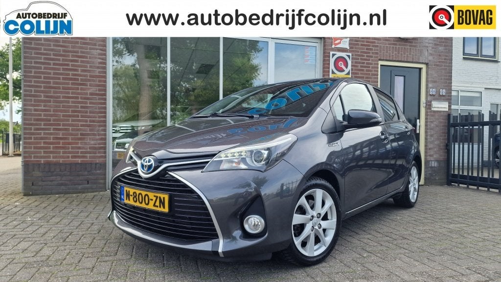 Toyota Yaris 1.5 Hybrid Dynamic, Panorama dak, LM velgen, Auto's, Gebruikt, 4 cilinders, Bedrijf, Hybride Elektrisch/Benzine