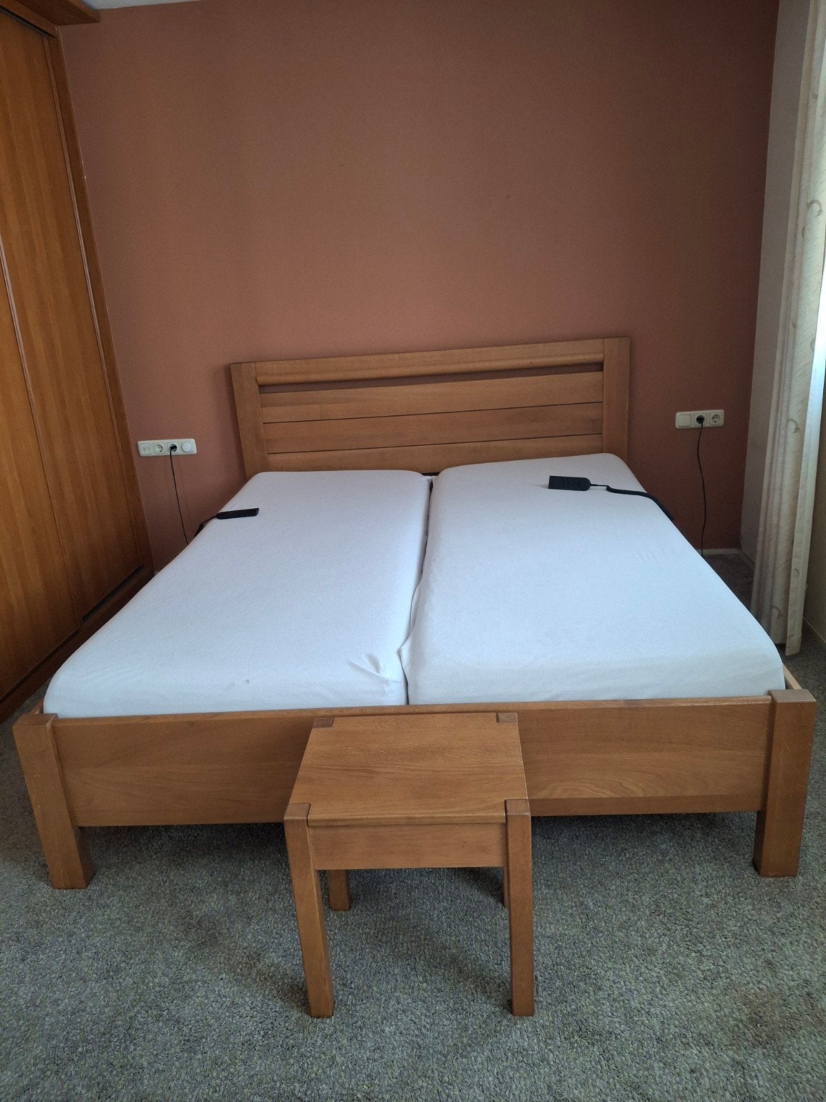 2 pers bed, met twee elektr verstel. bodem met tempur matras, Ophalen, Zo goed als nieuw, Tweepersoons
