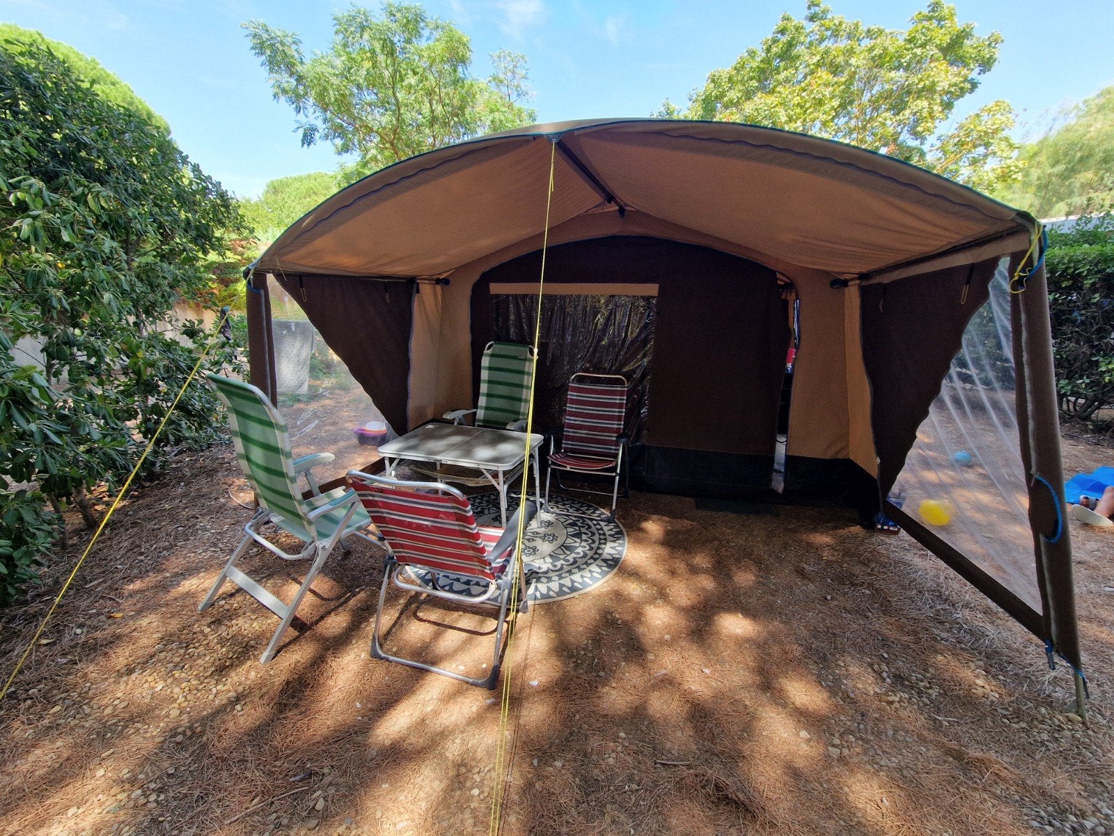 Trigano Galleon vouwwagen 2017- Zeer ruim en comfortabel !, Caravans en Kamperen, Vouwwagens, Ophalen, Trigano, Beige, Aanwezig