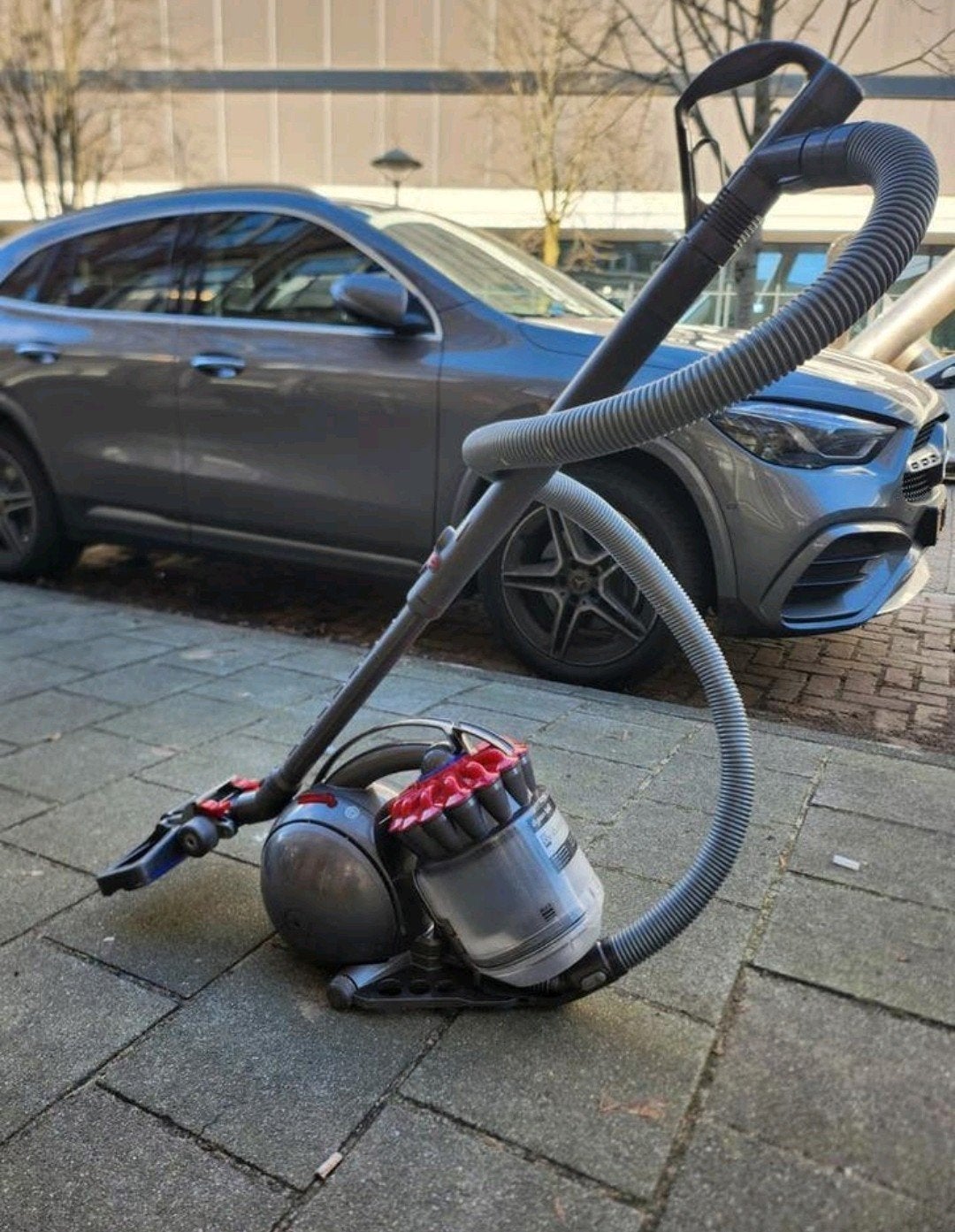 Dyson Ball, Ophalen