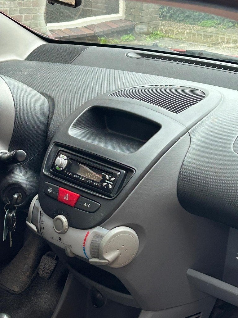 Toyota Aygo 1.0 12V Vvt-i 3DRS MMT 2006 Rood, Auto's, Voorwielaandrijving, Stof, 4 stoelen, 68 pk