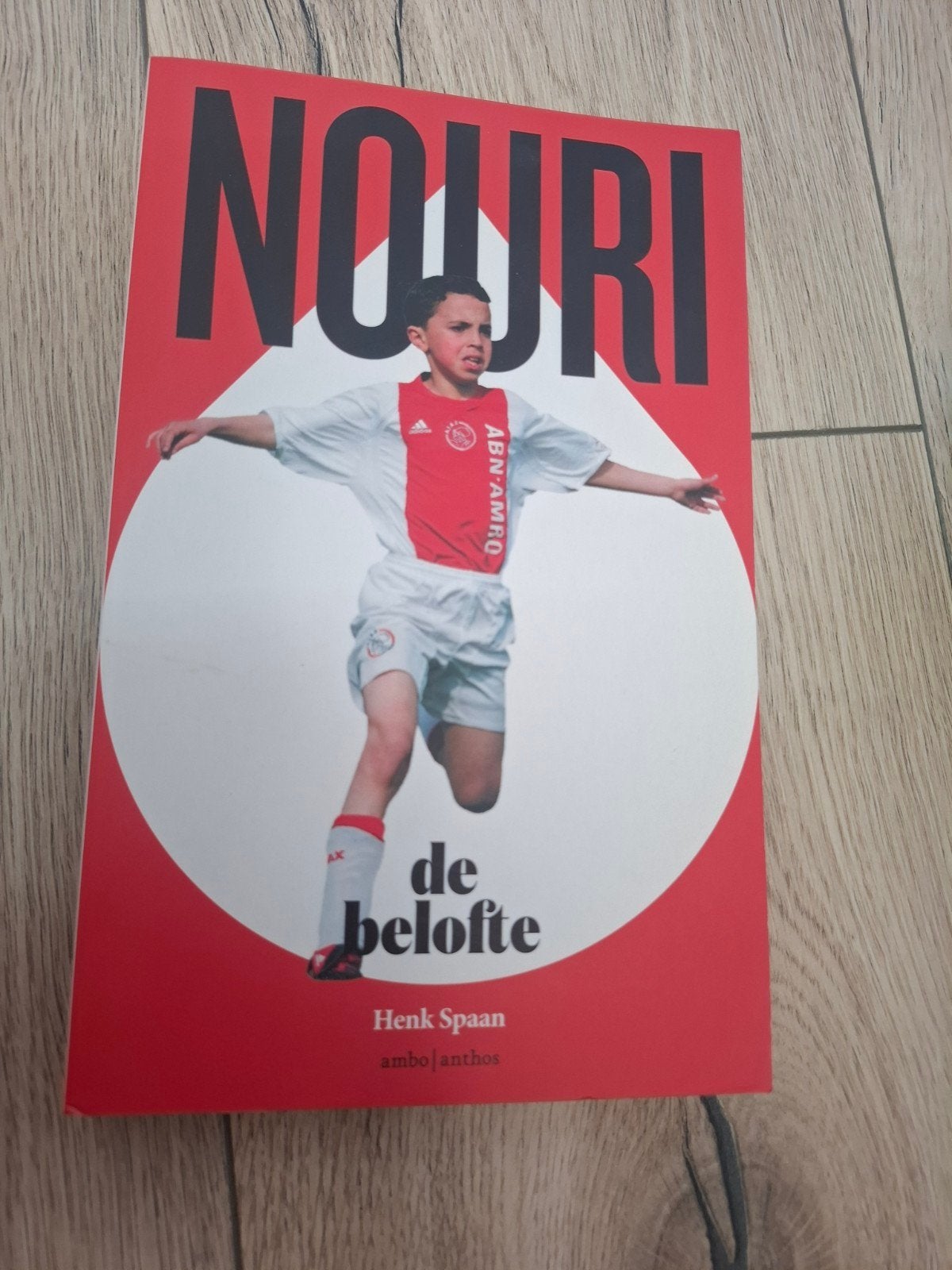 Boek Nouri: De Belofte - Ongelezen exemplaar, Ophalen of Verzenden, Nieuw, Balsport