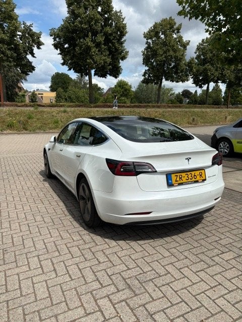 Tesla Model 3 2019 Long Range PRIVATE LEASE, Auto's, Automaat, 1831 kg, Wit, Origineel Nederlands