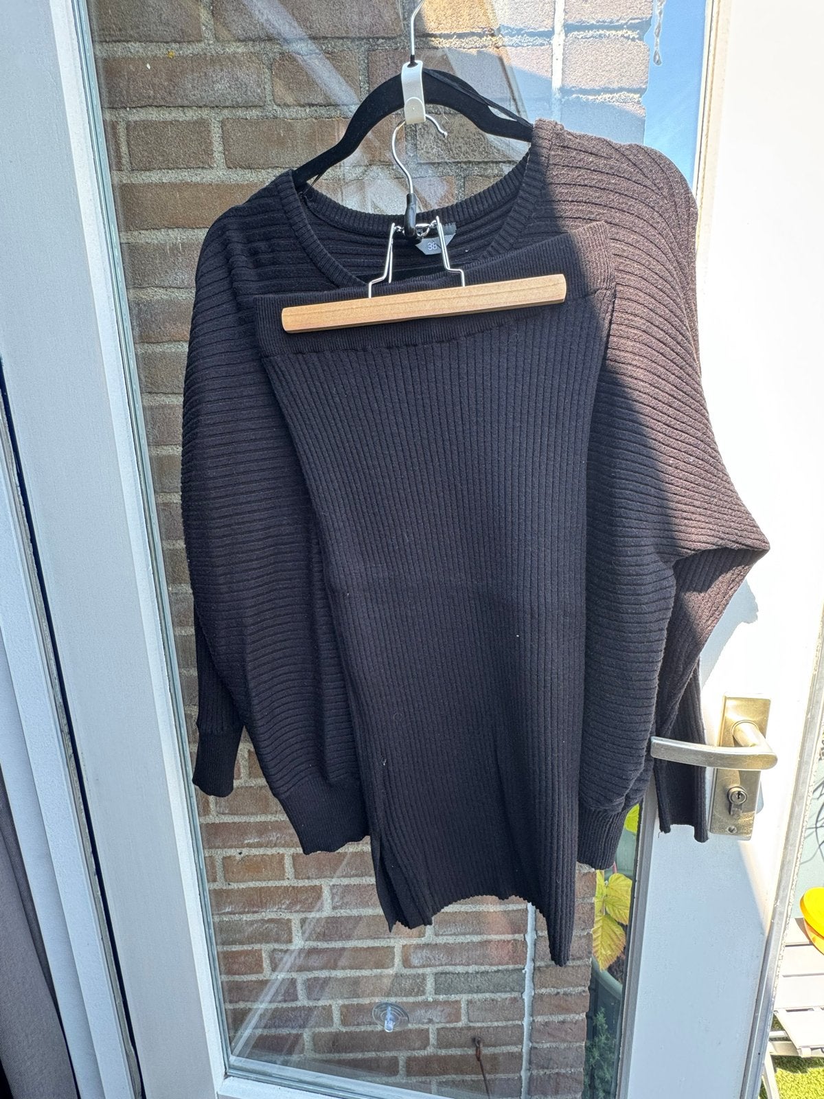 Zwarte geribbelde trui en rok set, Zwart, Nieuw, Onder de knie, Ophalen