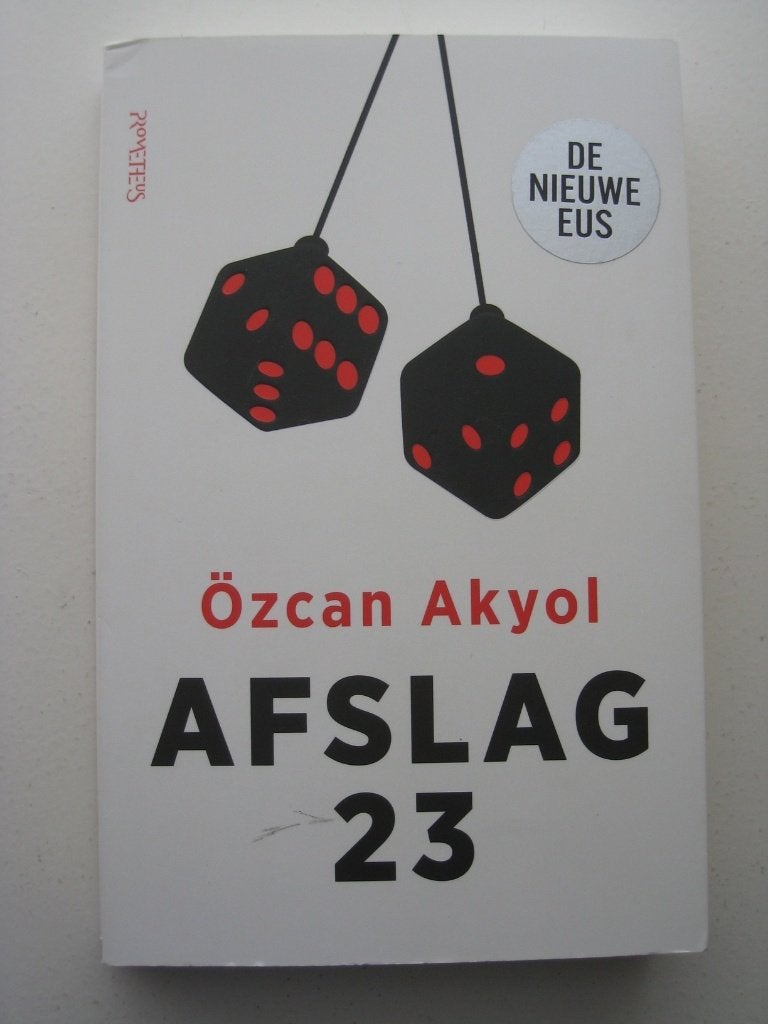 Özcan Akyol – Afslag 23, Ophalen of Verzenden, Zo goed als nieuw, Nederland
