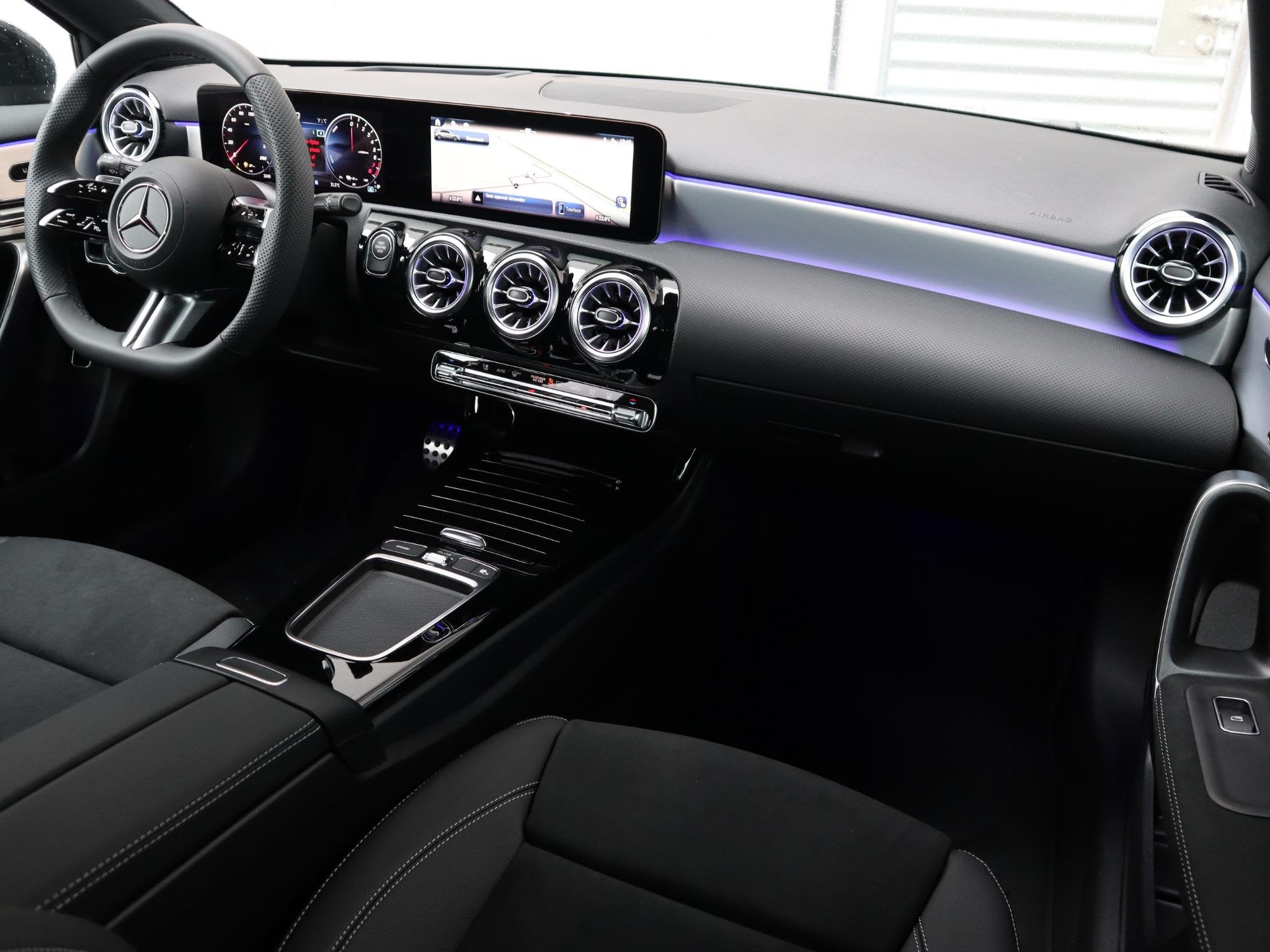 Mercedes-Benz A-klasse 250 e 140 Year Edition, Auto's, Mercedes-Benz, 4 cilinders, Bedrijf, Hybride Elektrisch/Benzine, 1600 kg