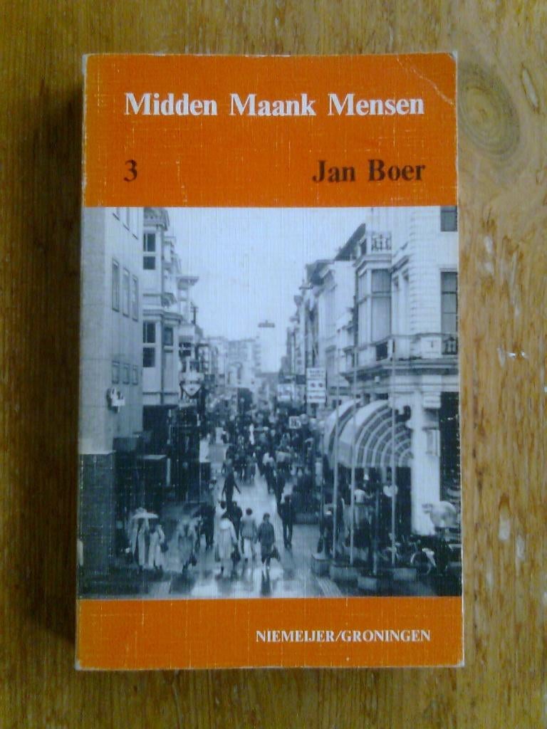 Midden Maank Mensen, door Jan J. Boer, e.a. Groningse boeken, Ophalen of Verzenden, Zo goed als nieuw