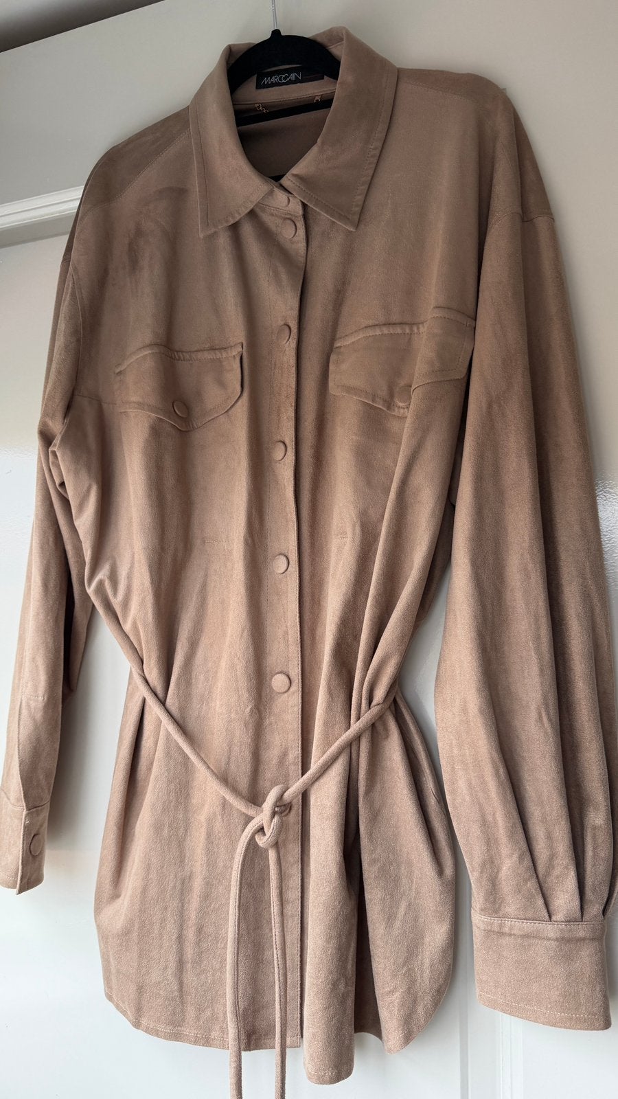 Marc Cain Overhemd/Jasje met Ceintuur  Taupe/ Beige - Maat L, Ophalen of Verzenden, Gedragen, Maat 42/44 (L), Beige