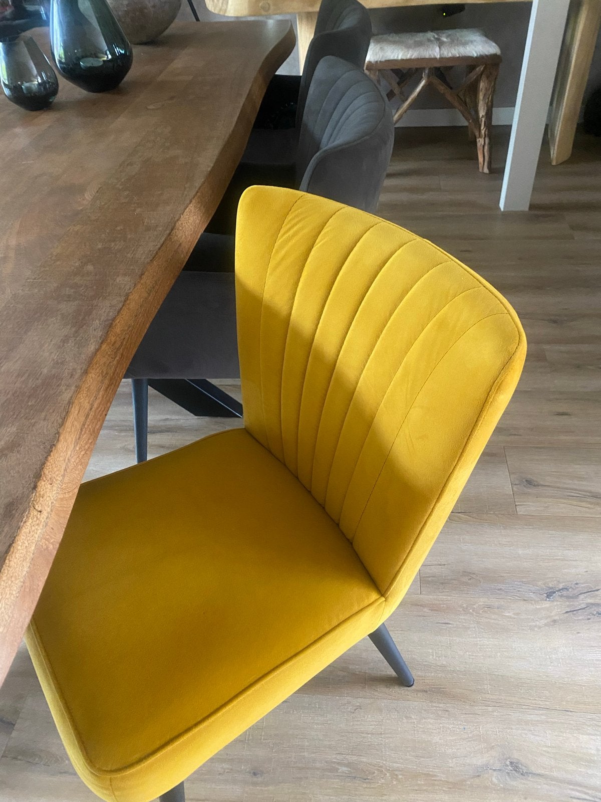 Set van 6 stoelen, fluweel, geel en bruin nieuw prijs €359.-, Huis en Inrichting, Stoelen, Overige kleuren, Ophalen of Verzenden