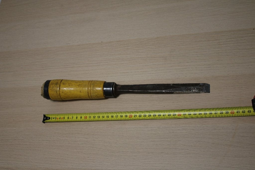 Nooitgedagt Steekbeitel met Geel Houten Handvat, Ophalen of Verzenden