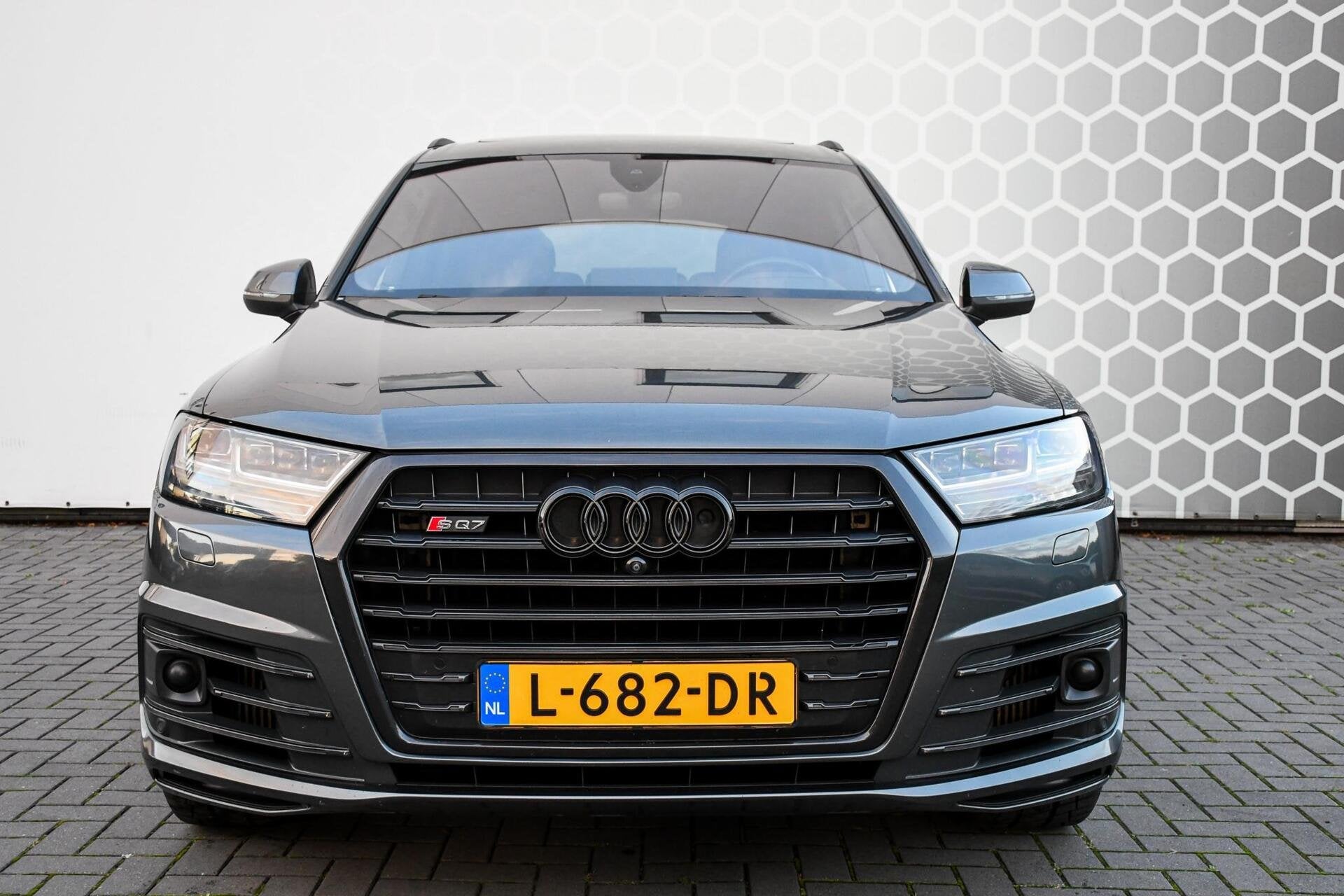 Audi SQ7 4.0 V8 TDI quattro S-line + 7p Ceramic 435PK PANO, Automaat, SQ7, 435 pk, Gebruikt