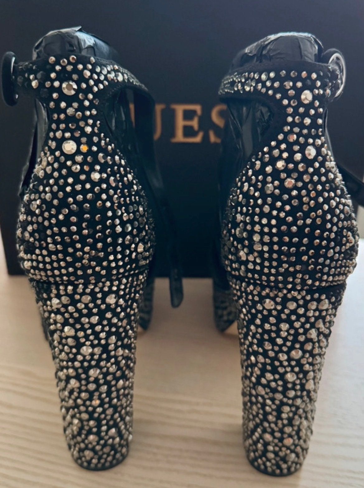 Guess hakken met strass steentjes - Maat 39, Ophalen of Verzenden, Nieuw, Zwart, Pumps