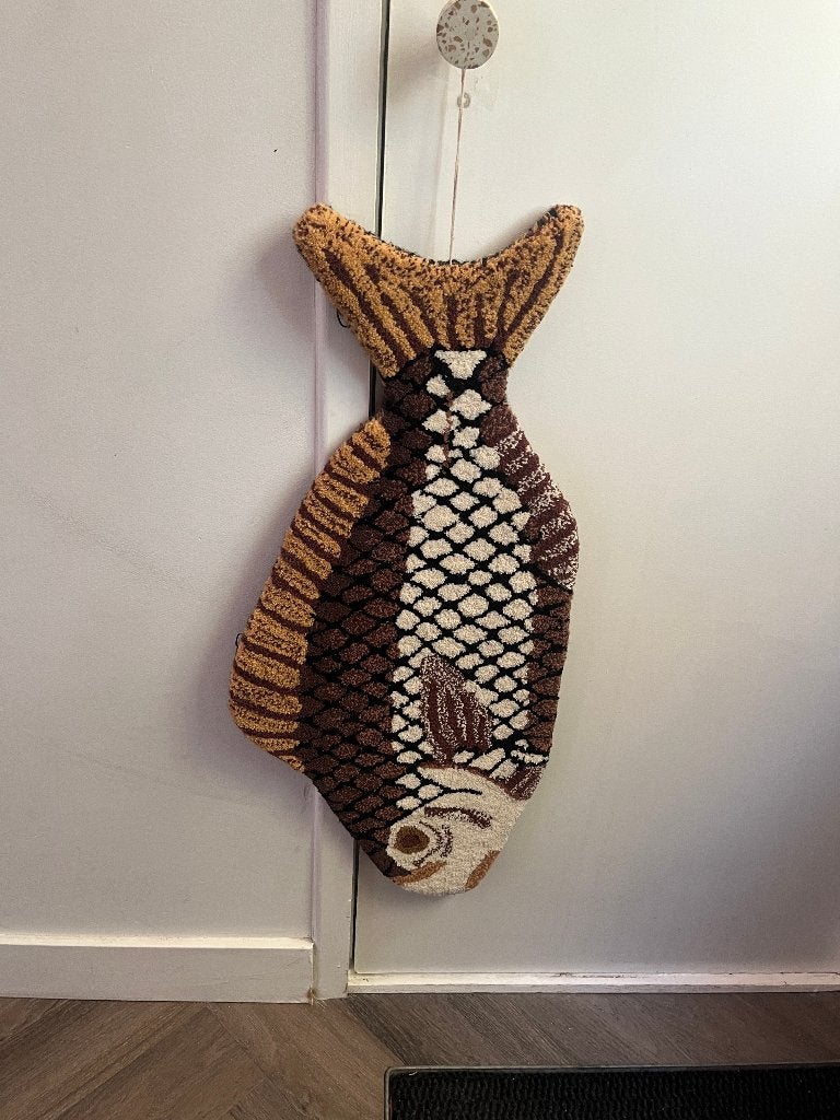 tuft wollen vis kleedje of hanger bruin 70cm, Minder dan 50 cm, 50 tot 100 cm, Bruin, Nieuw
