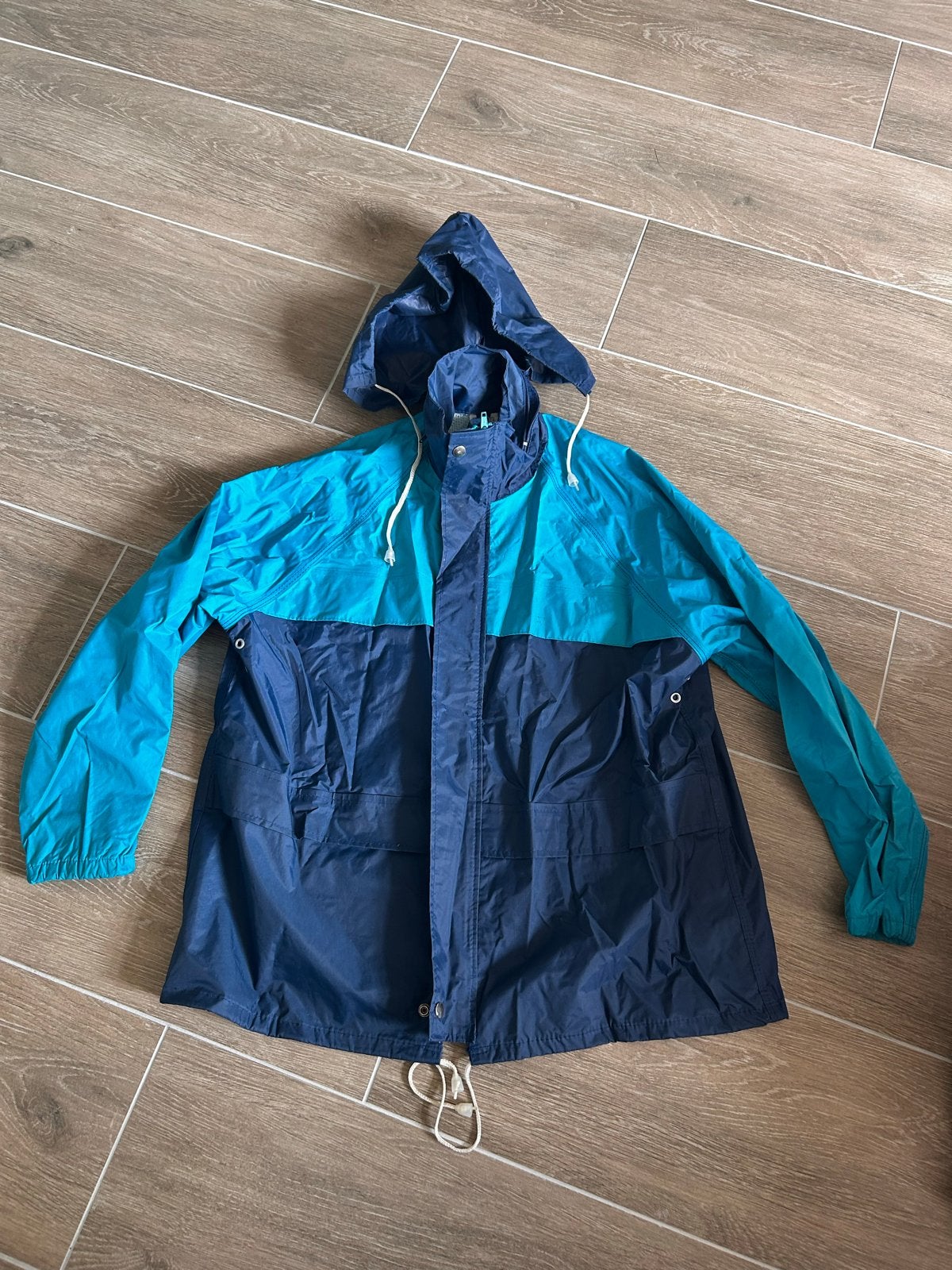 Blauwe en turquoise regenjas - Maat 140, Ophalen of Verzenden, Gebruikt, Jongen of Meisje, Jas