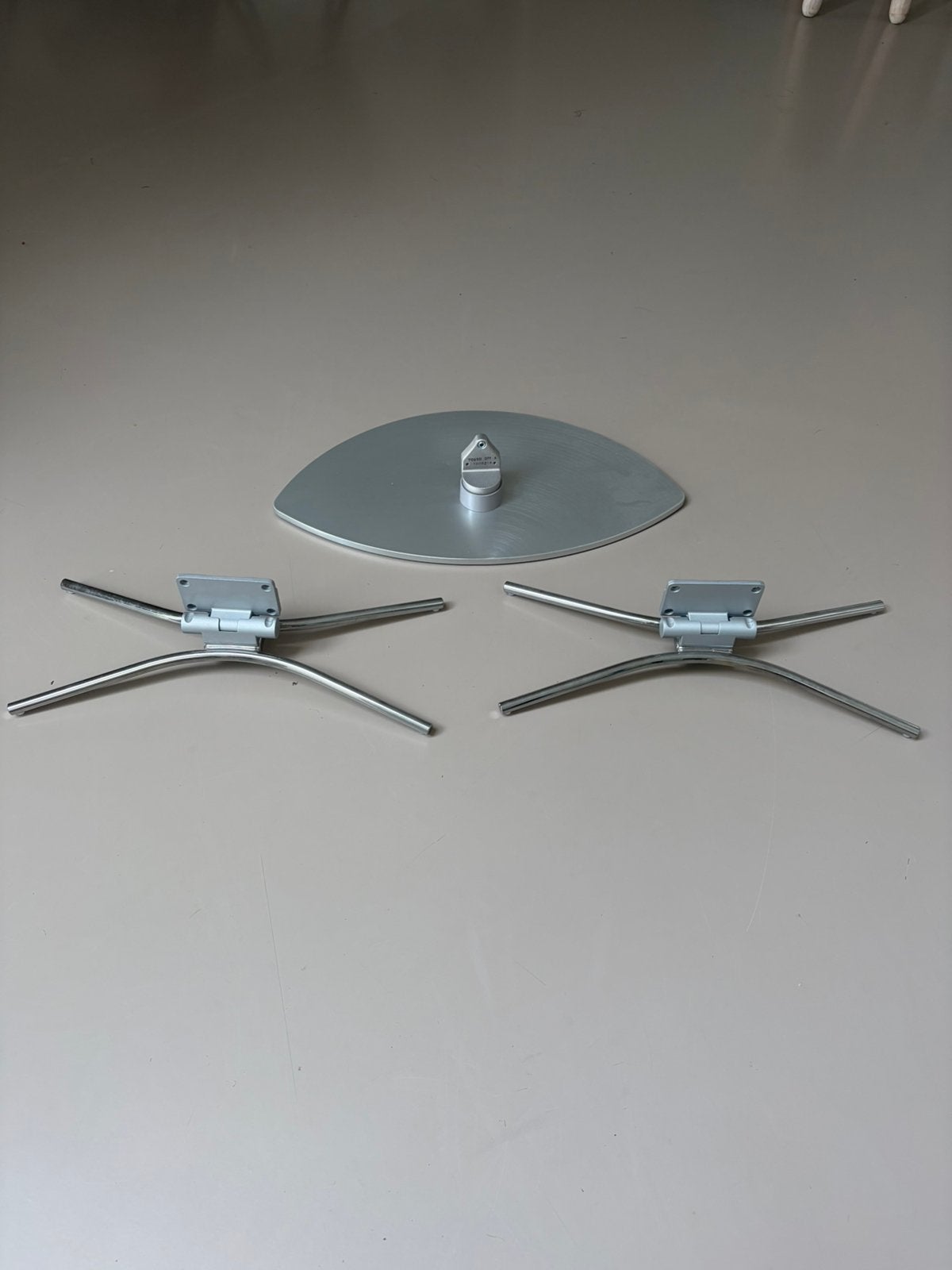 Originele Loewe set TV standaards, Ophalen, Zo goed als nieuw