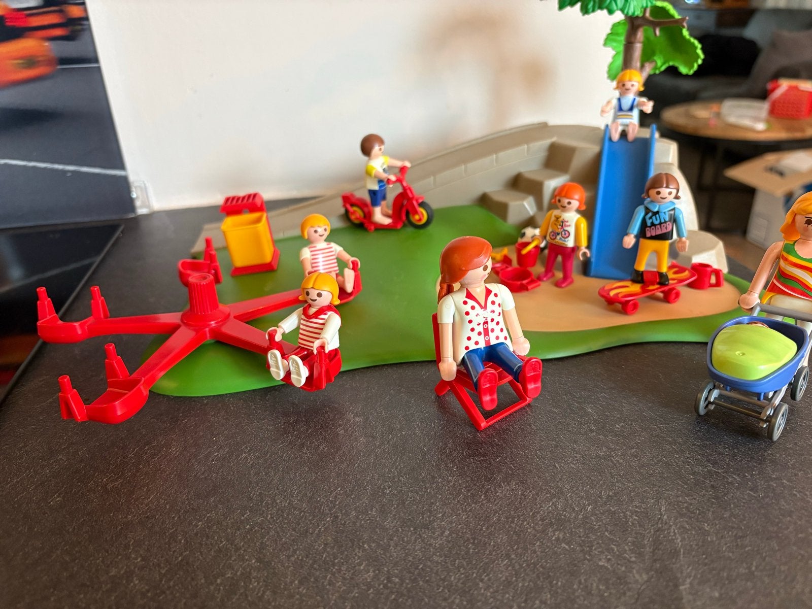 Playmobil Speeltuin met veel figuren en accessoires, Gebruikt, Complete set, Overige typen, Ophalen of Verzenden