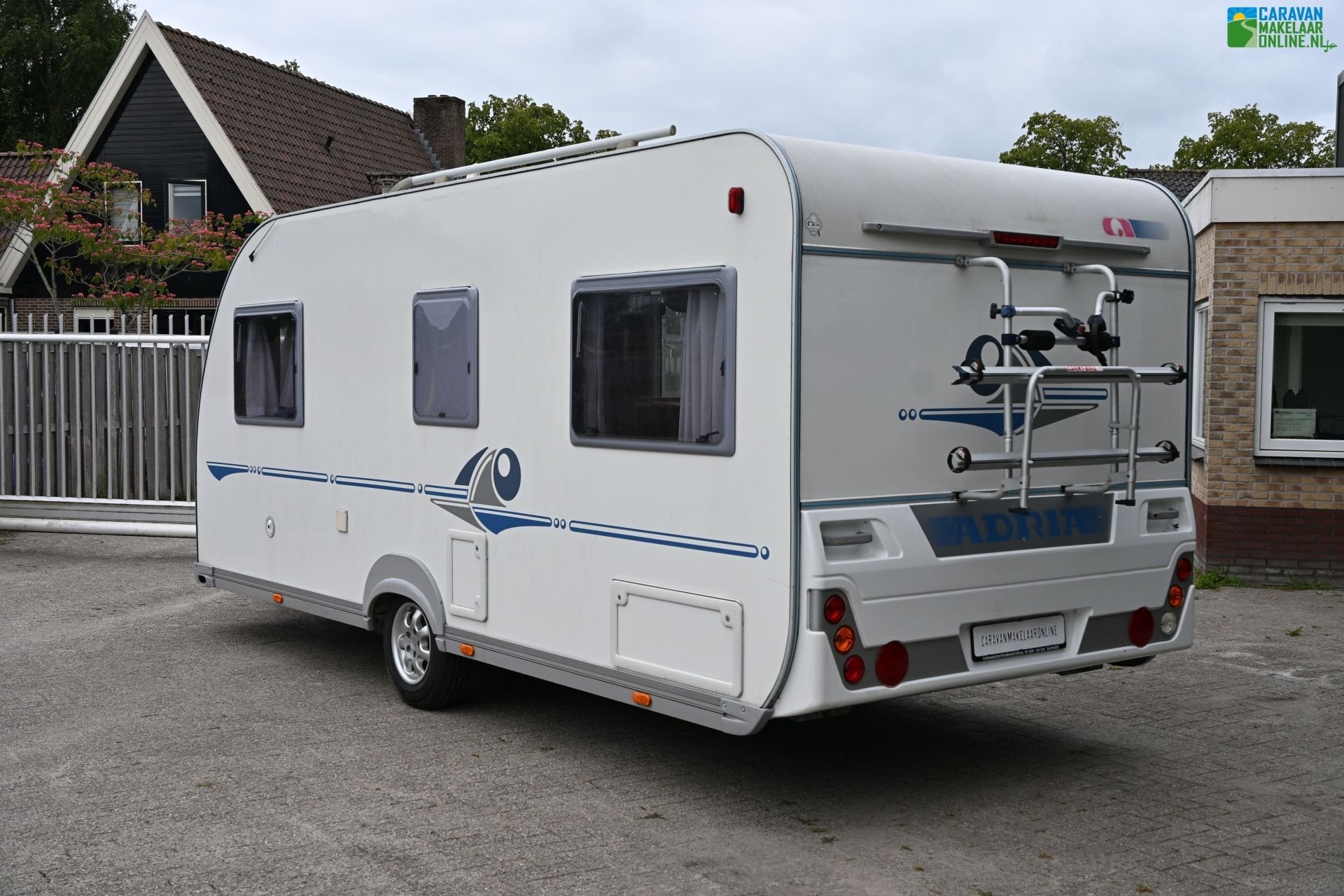 Adria Adiva 502 UL, Rondzit, Bedrijf, Kachel, Adria