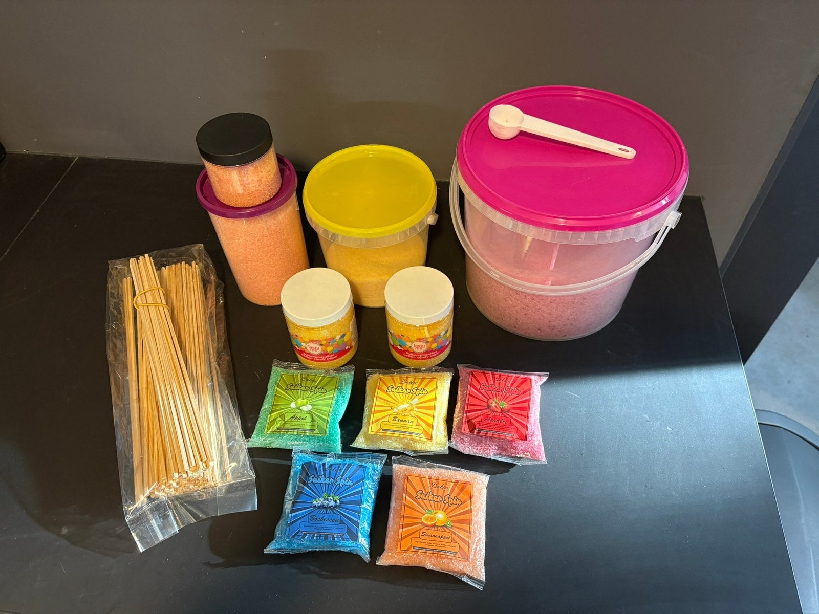 Partij suikerspinsuiker (4,3 kg) + 100 stokjes, Ophalen of Verzenden, Zo goed als nieuw, Taarten of Cupcakes, Bakvorm