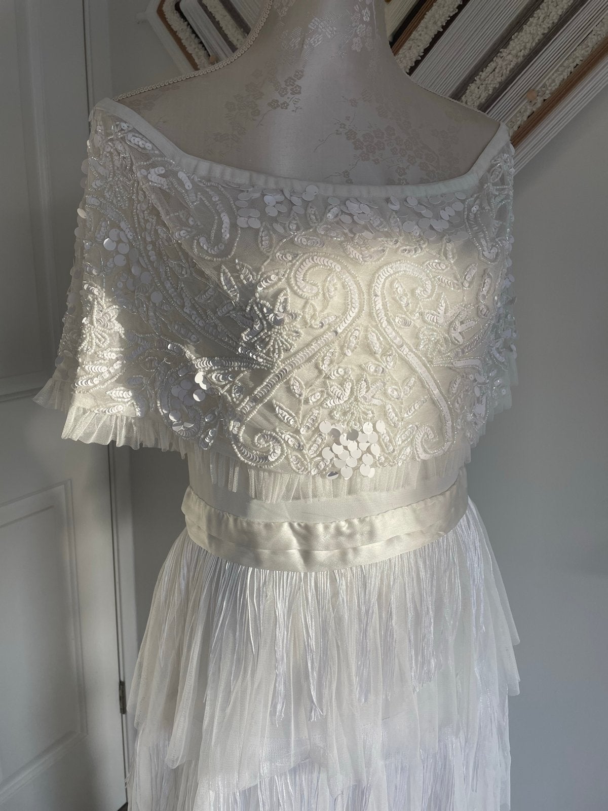 Unieke offshoulder (Trouw) jurk met Franjes - maat 40, Ophalen of Verzenden, Zo goed als nieuw, Wit, Trouwjurk