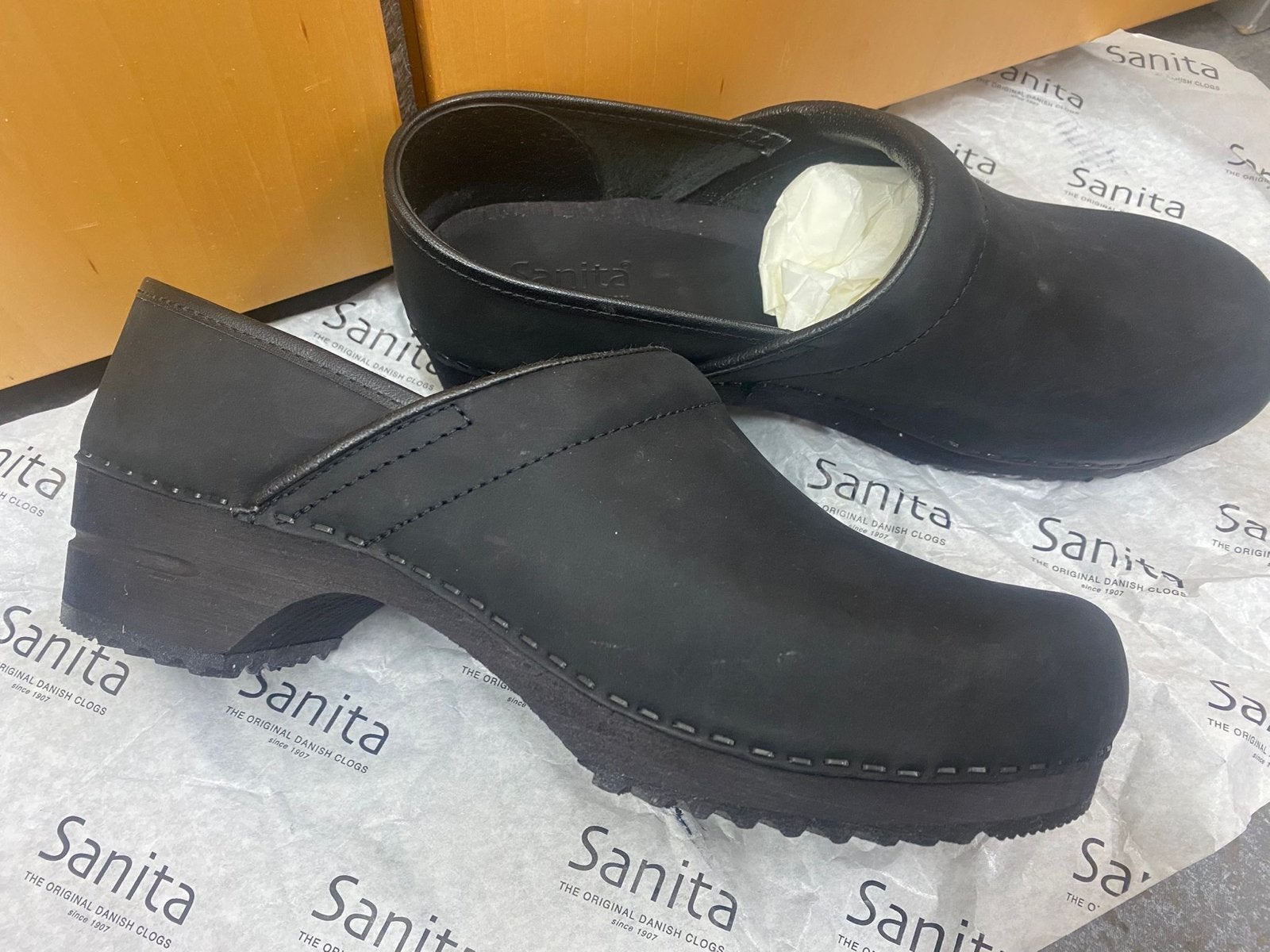 Nieuwe Sanita Wood Julie Closed Oil Leather klompen, maat 42, Kleding | Dames, Zwart, Overige typen, Onbekend, Nieuw