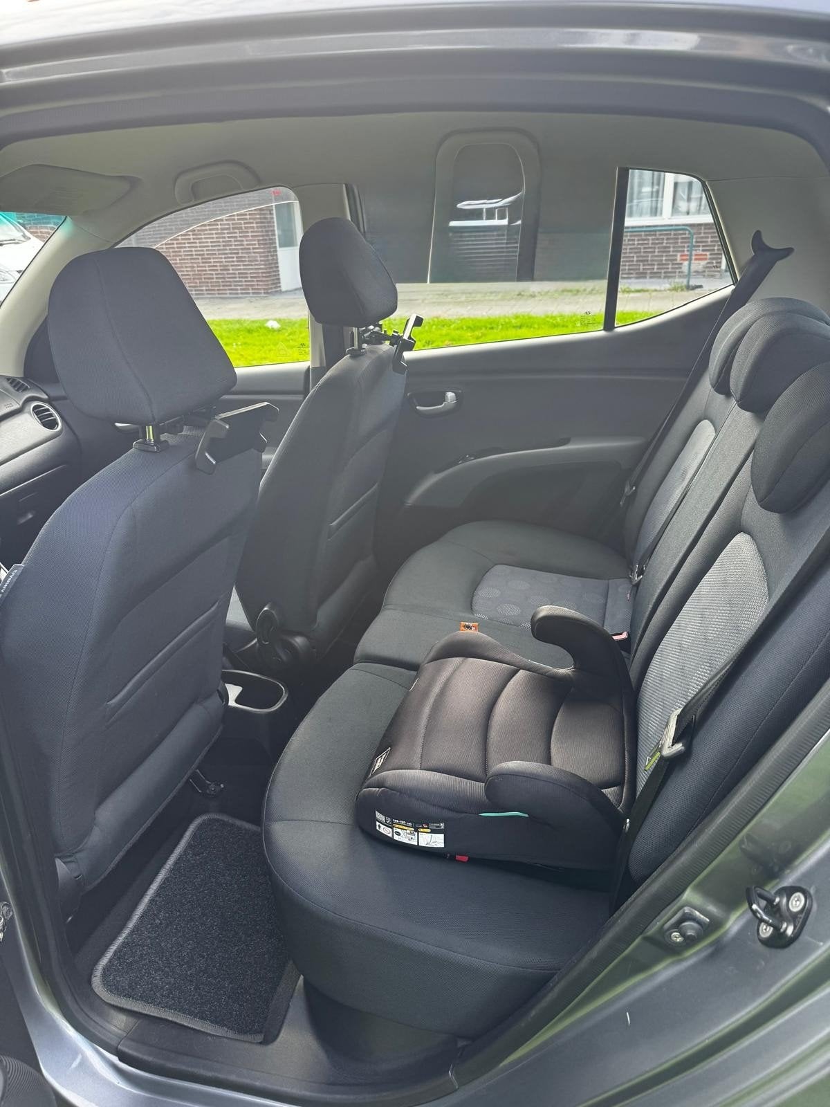 Foto 9 van Hyundai i10 1.1 I 5DR 2008 Grijs