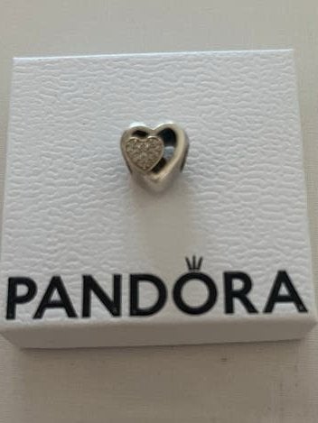 Pandora bedel hartje met strass, Sieraden, Tassen en Uiterlijk, Pandora, Ophalen of Verzenden, Zo goed als nieuw, 1 bedel