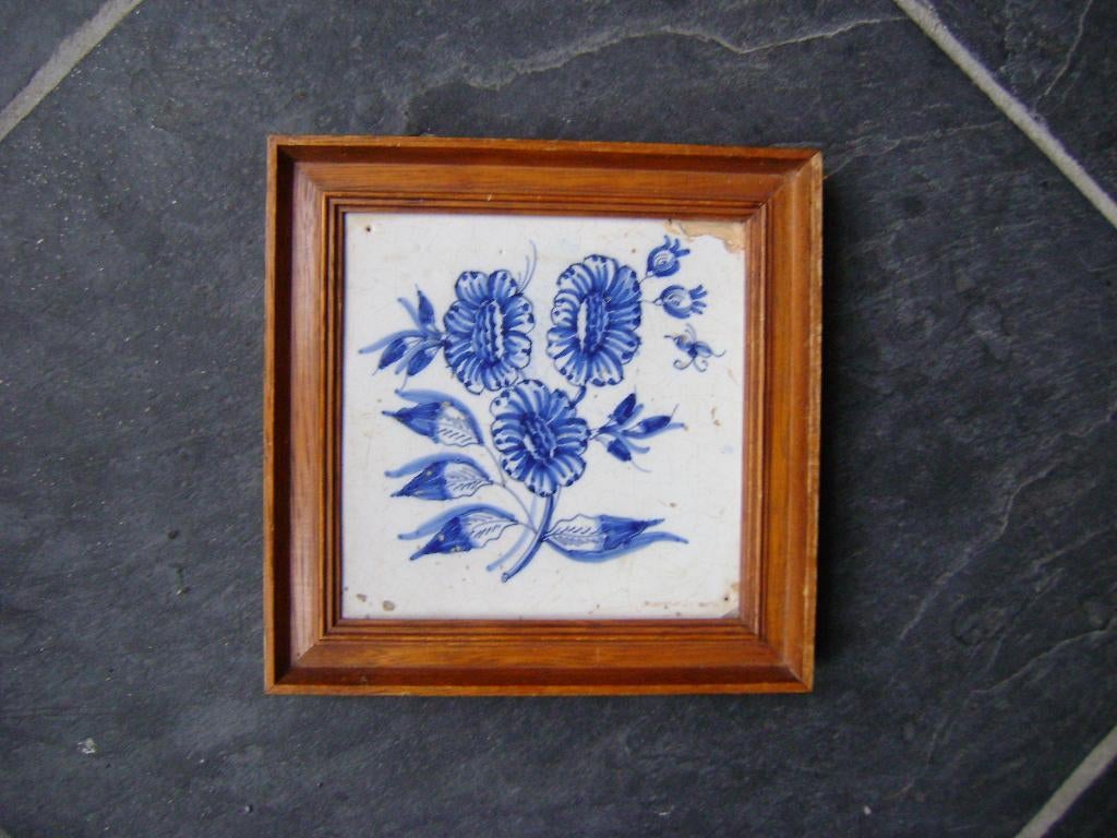 tegel antiek Bloemmotief - In eiken lijst, Antiek en Kunst, Antiek | Wandborden en Tegels, Ophalen of Verzenden