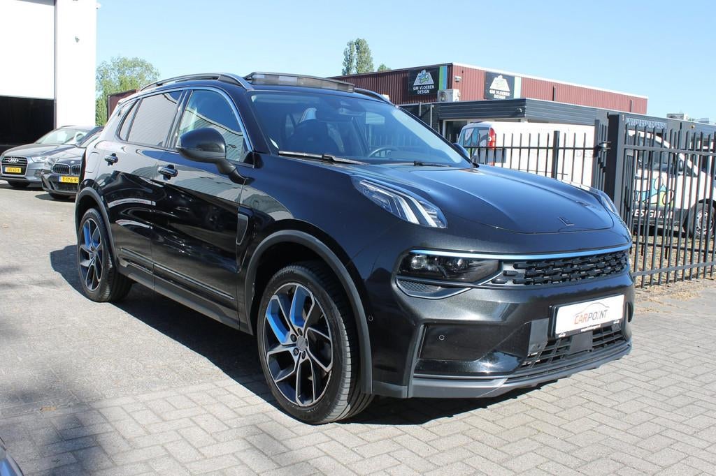 Lynk & Co 01 1.5 Pano VC 360 Camera 262PK Keyless VOL!, Auto's, Lynk & Co, Leder en Stof, Zwart, Bedrijf, Hybride Elektrisch/Benzine