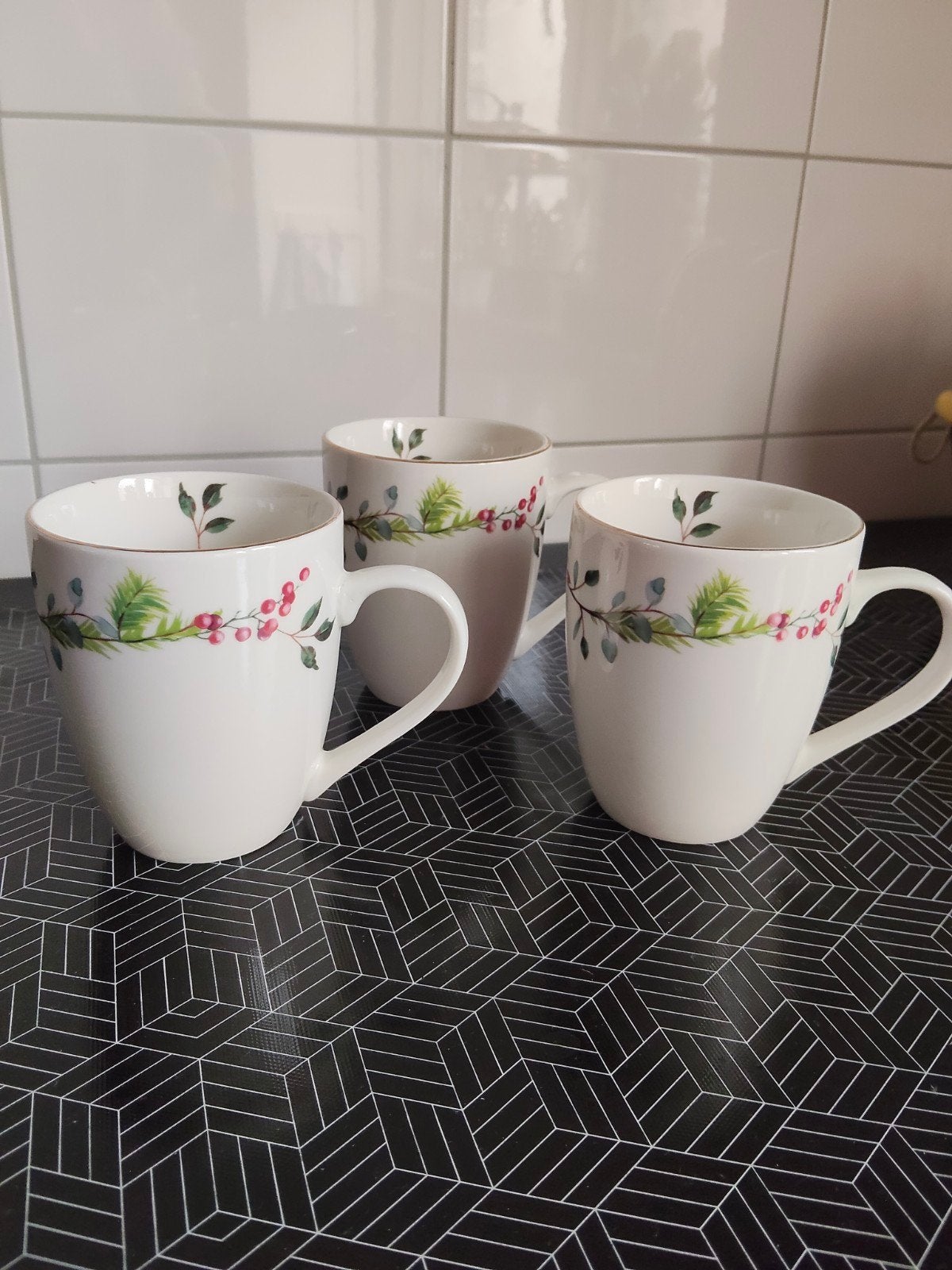 3 mokken met kersttakje, Zo goed als nieuw, Overige stijlen, Aardewerk, Mok