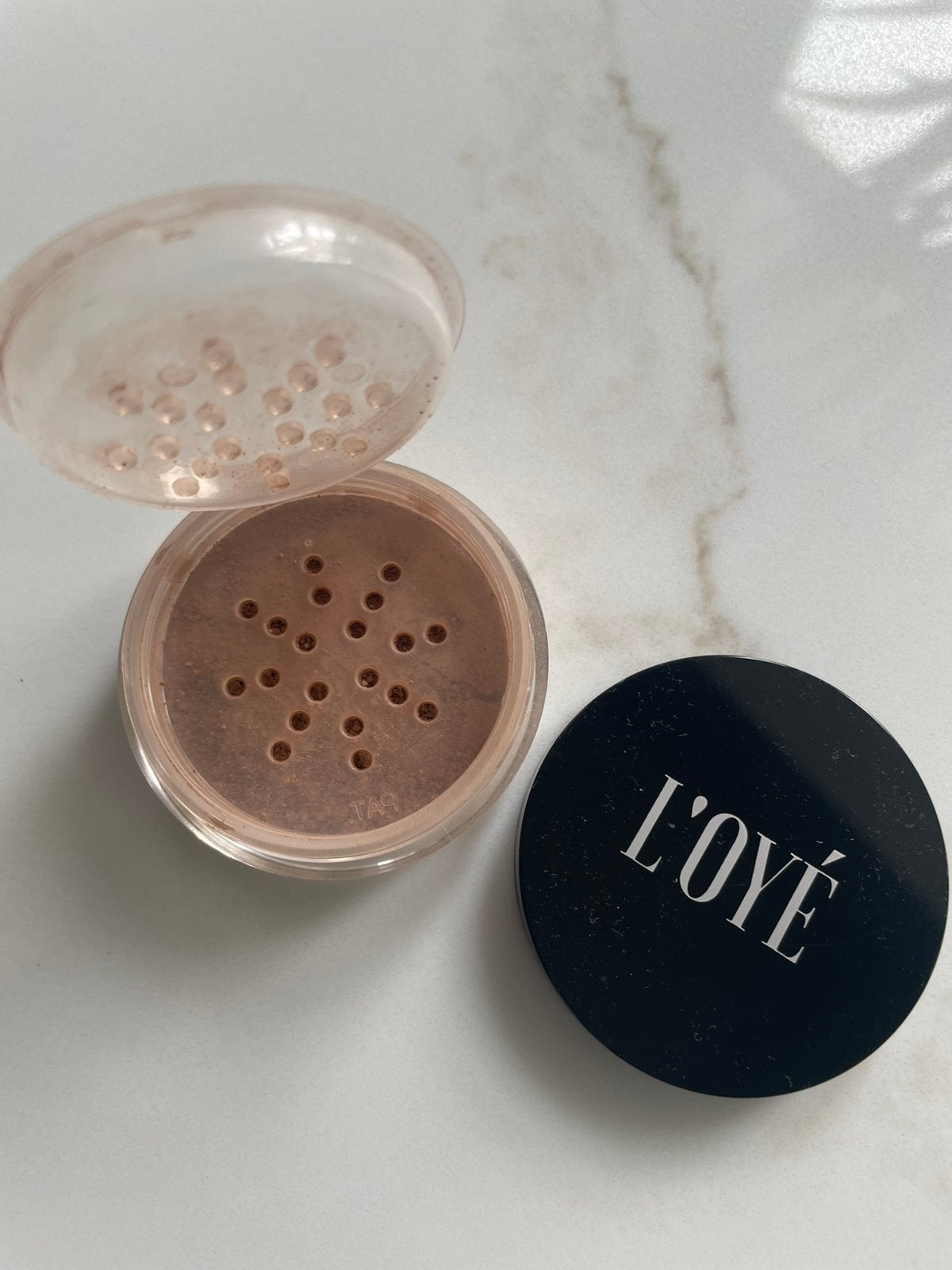 L’oyé hot fudge mineral bronzer 1x gebruikt, Ophalen of Verzenden, Zo goed als nieuw, Bruin, Gehele gezicht