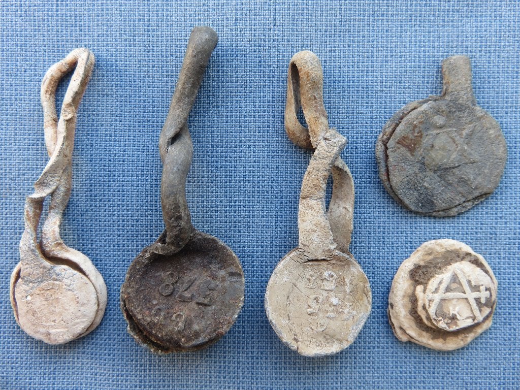 Laken zegel loden - 16e - 19e eeuw - bodemvondsten, Antiek en Kunst, Ophalen of Verzenden