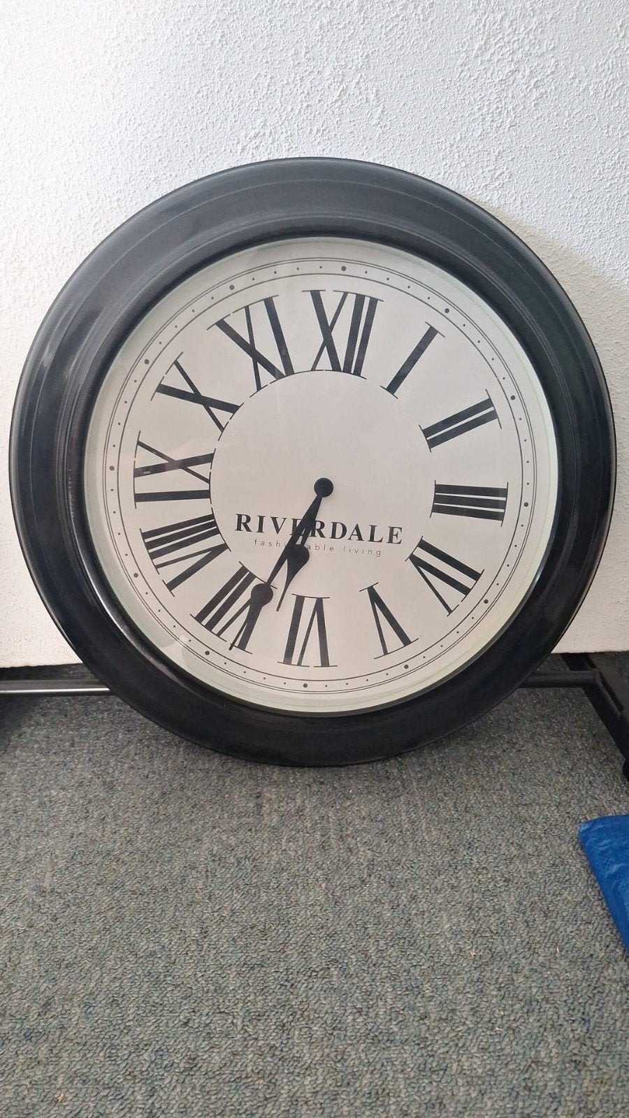 Riverdale Wandklok - Metaal - Doorsnede 62 cm, Huis en Inrichting, Woonaccessoires | Klokken, Ophalen, Analoog, Industrieel, Wandklok