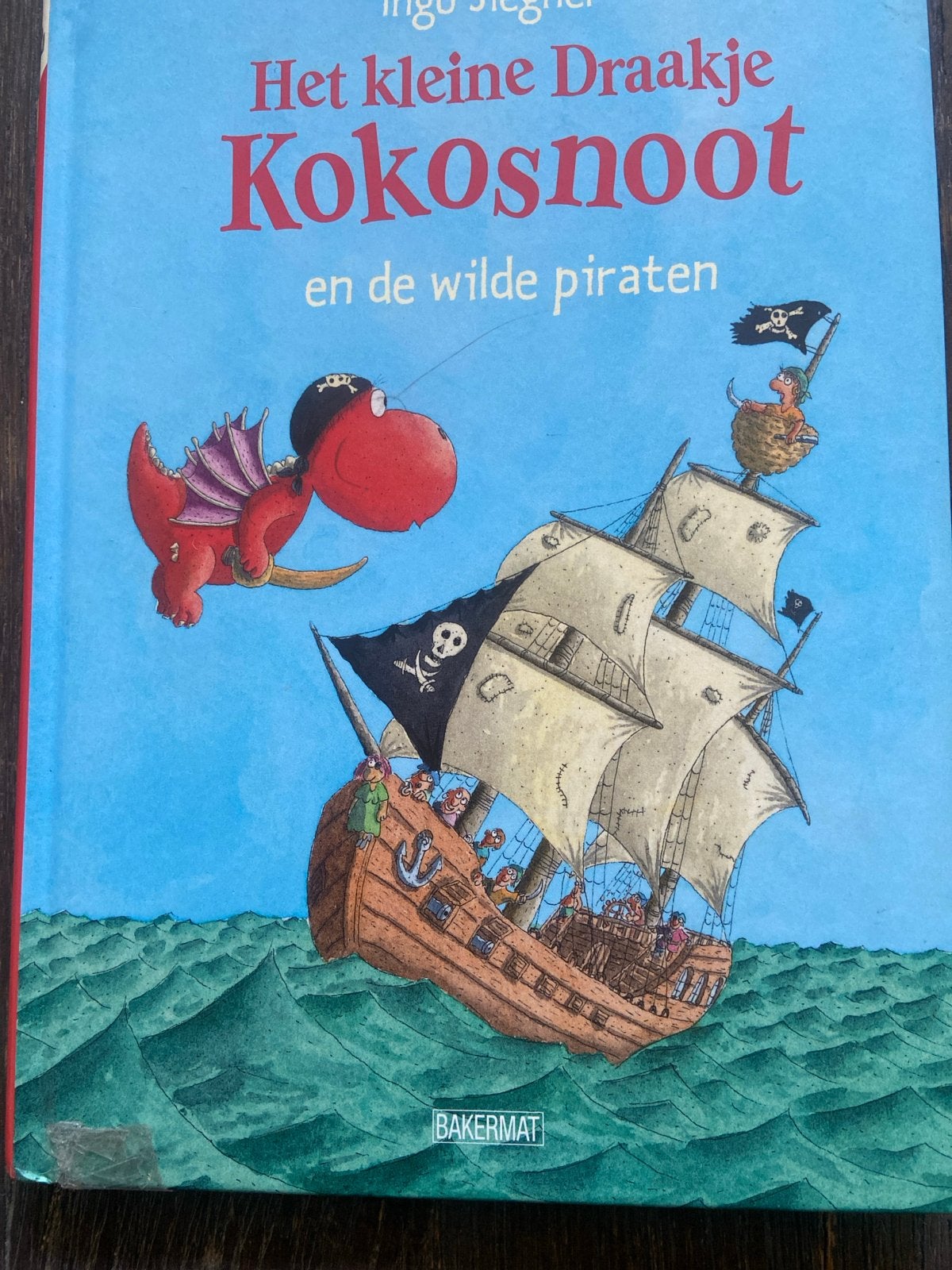 Het kleine Draakje Kokosnoot en de wilde piraten, Ophalen of Verzenden, Zo goed als nieuw, Fictie