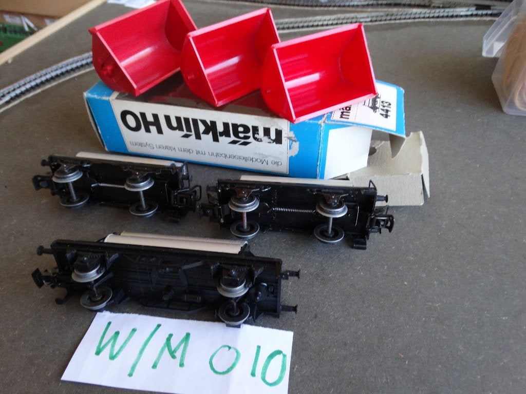 HO: w/m/010: Märklin: 3 wagons met buizen + 3 losse kiepers., Hobby en Vrije tijd, Gelijkstroom of Wisselstroom, Wagon, Ophalen of Verzenden