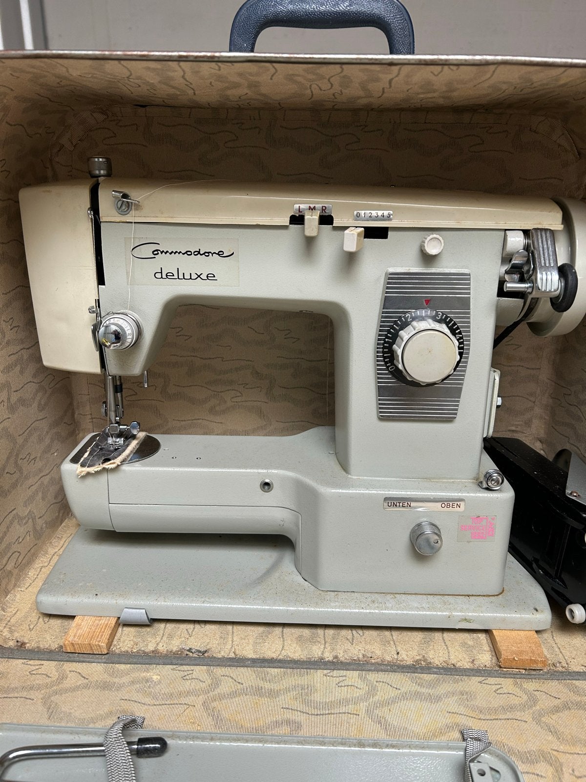 Commodore Deluxe Naaimachine in Koffer - Vintage Model, Hobby en Vrije tijd, Ophalen, Gebruikt, Naaimachine, Overige merken