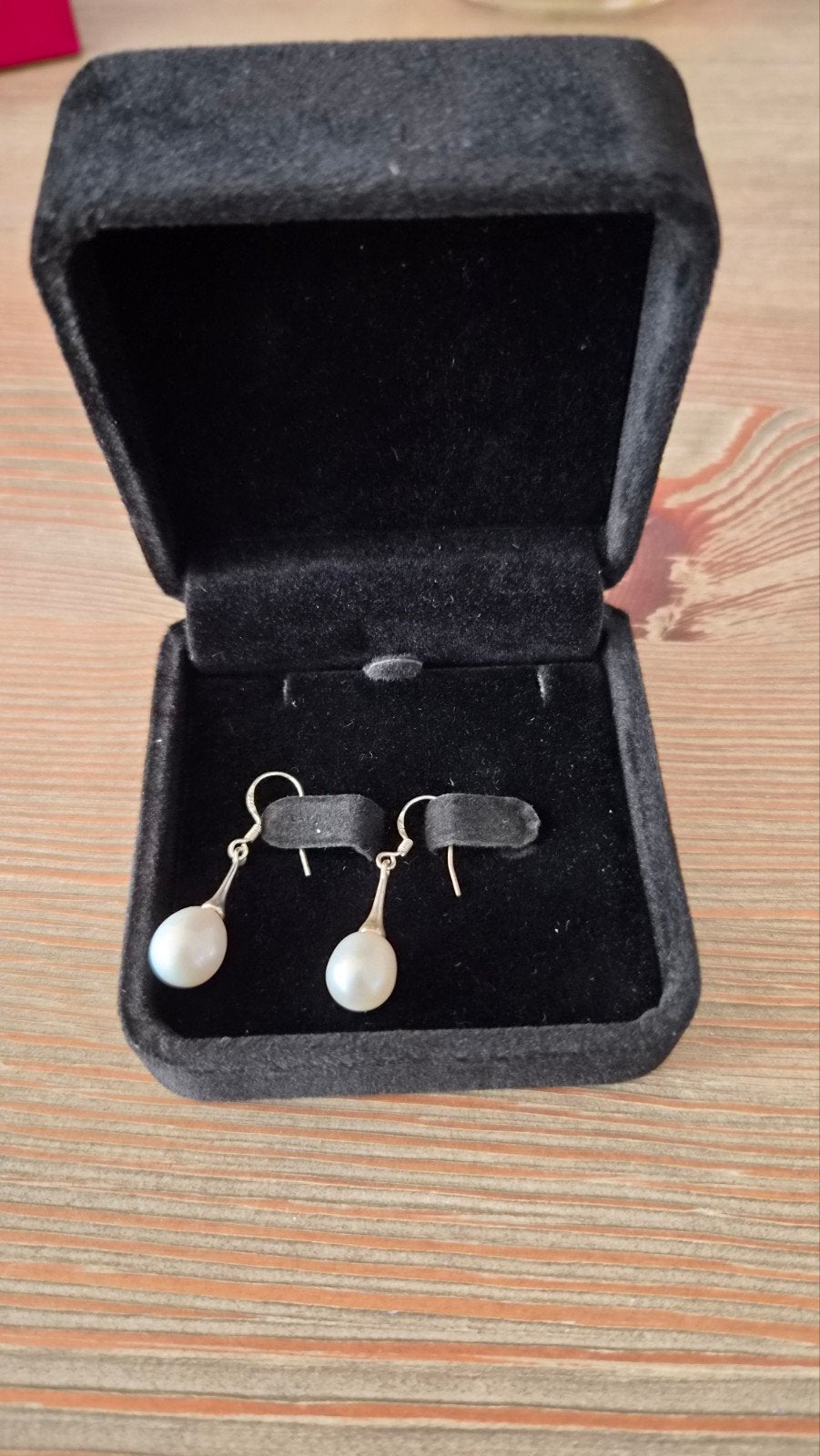 Nieuwe, ongebruikte parel oorbellen in geschenkdoosje, Overige materialen, Hangers, Wit, Nieuw