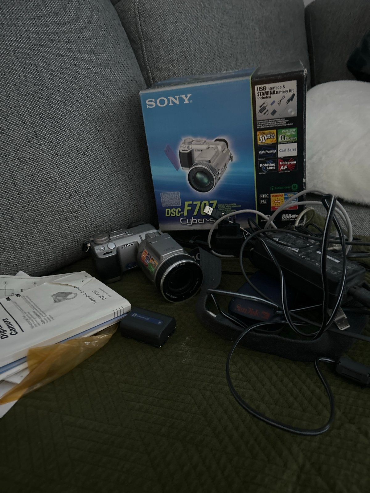 Sony Cyber-shot DSC-F707 Digitale Camera met Accessoires, Ingebouwde flitser, Gebruikt, Ophalen of Verzenden, Compactcamera